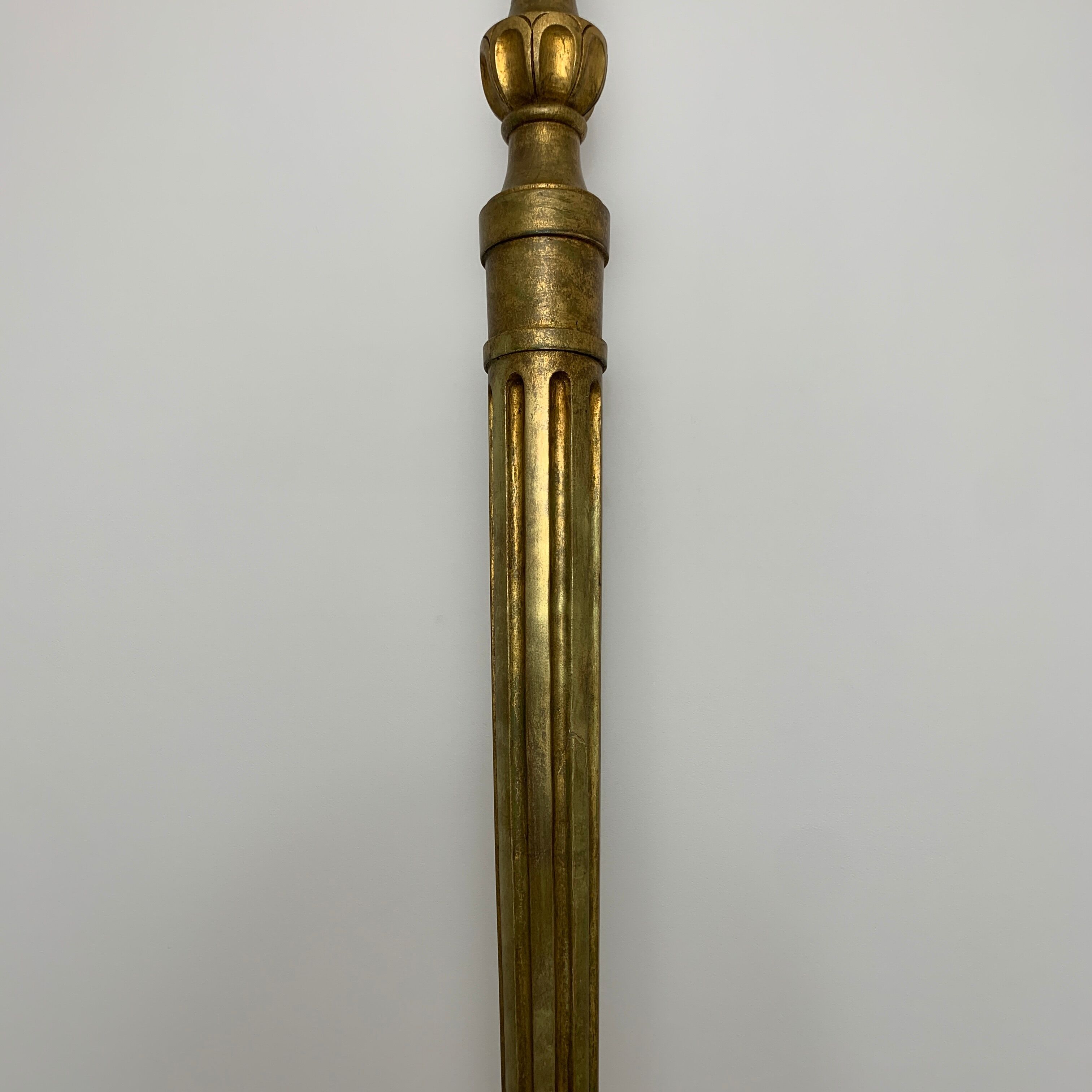 Lampadaire en bois doré début XXe