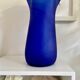 Vase mouchoir en verre bleu