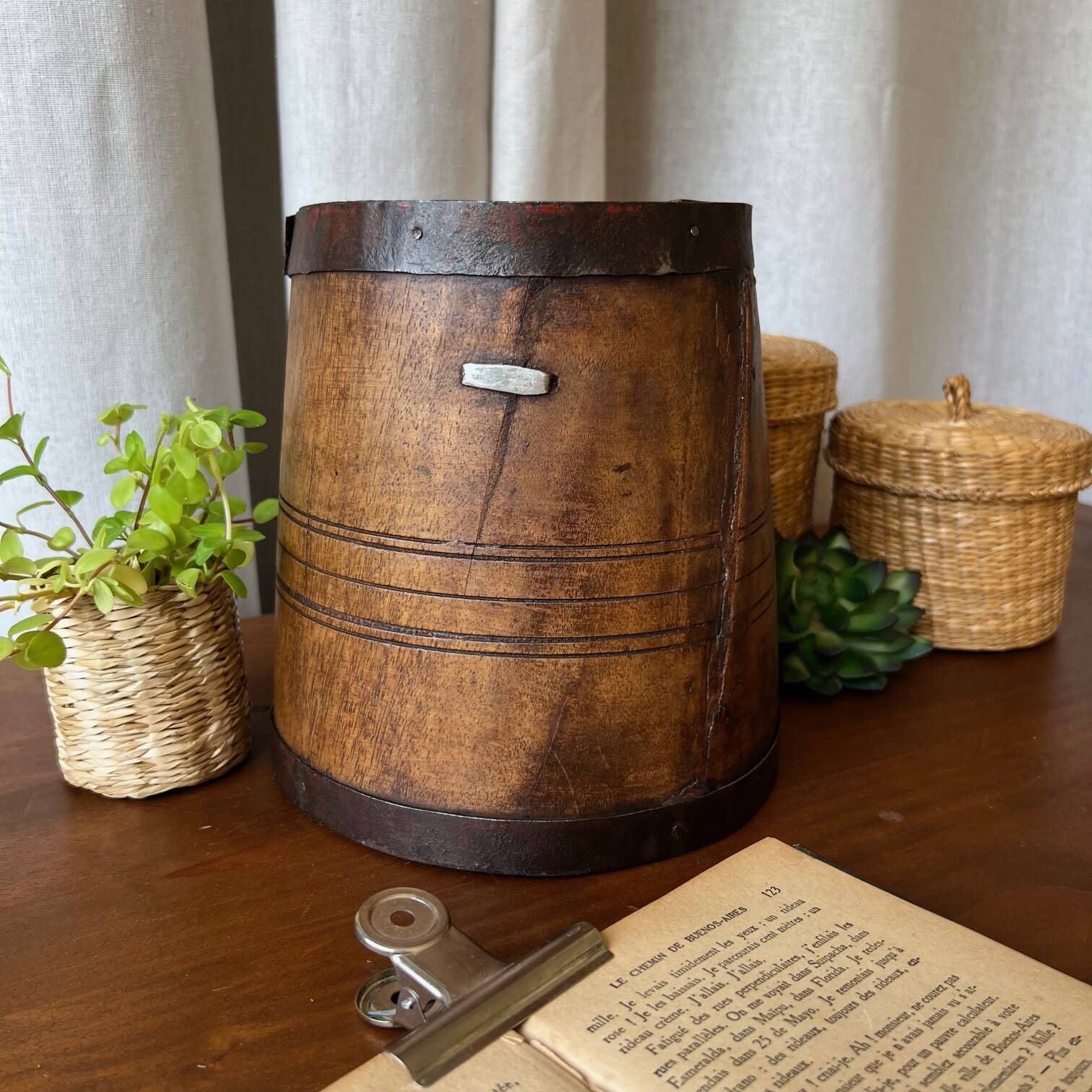 Atypical wooden planter