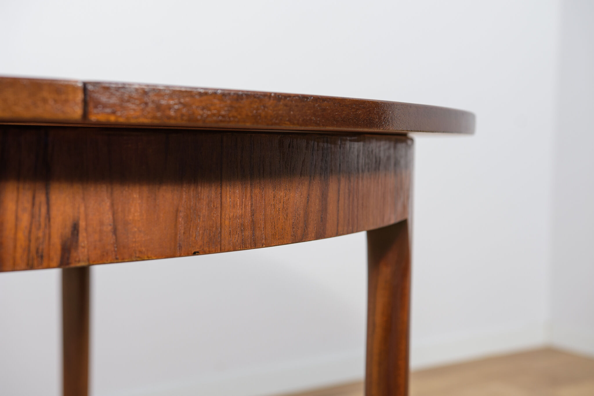 Mid-Century Round Rosewood Extendable Dining Table from McIntosh, United Kingdom, 1960s