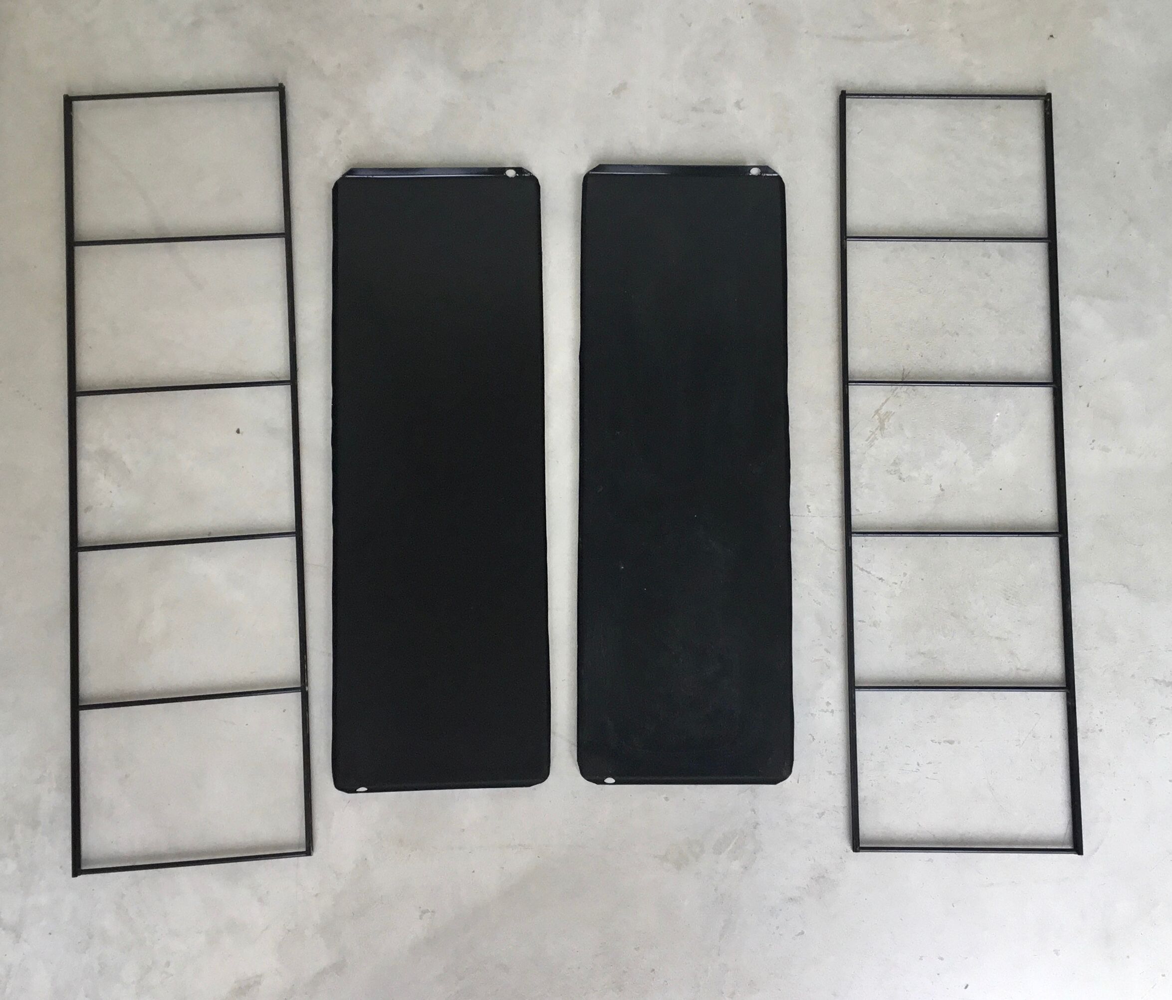 Metal string wall shelf - design 1960