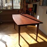 Scandinavian table with extensions