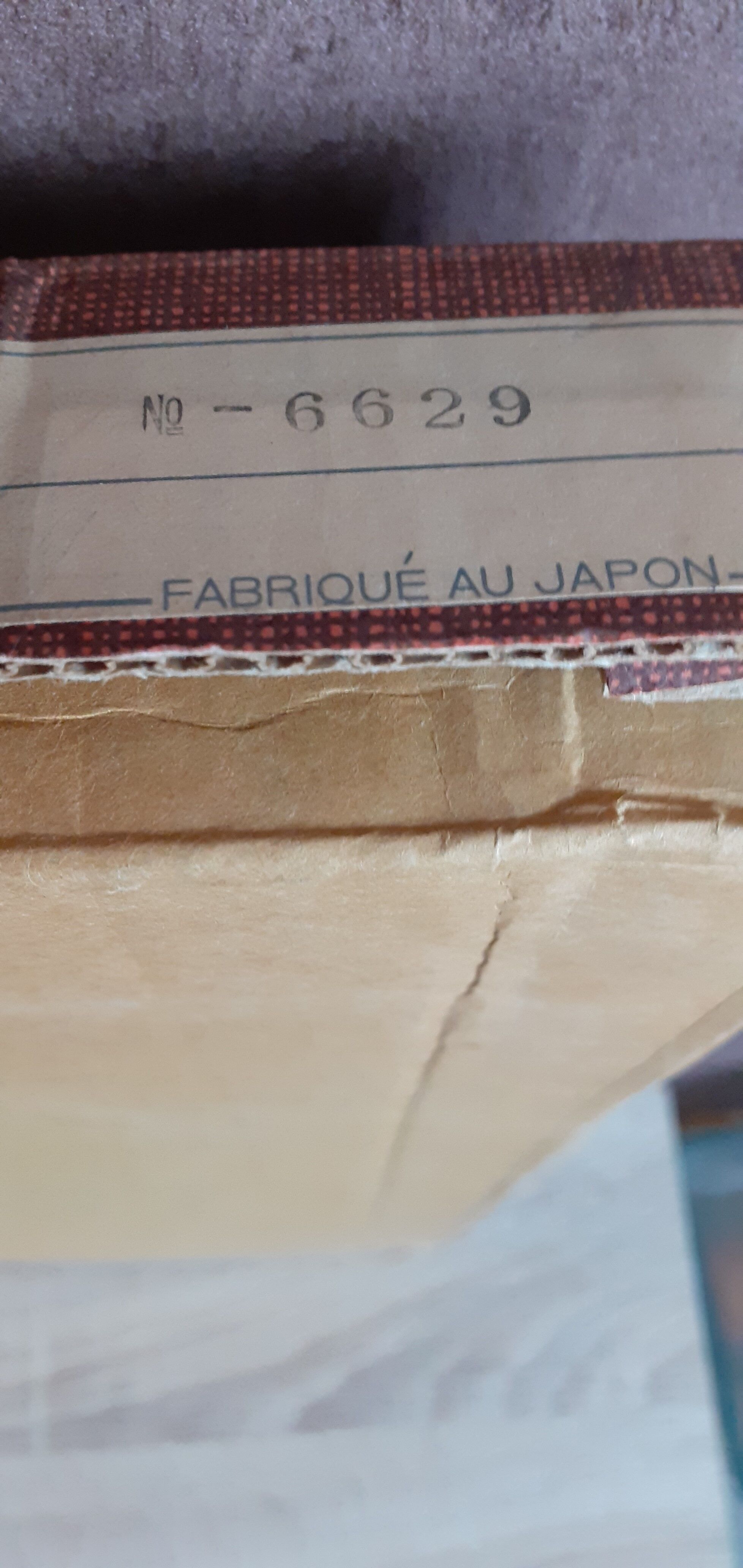 Plateau japonais en bois laqué véritable  avec sa boite d'origine
