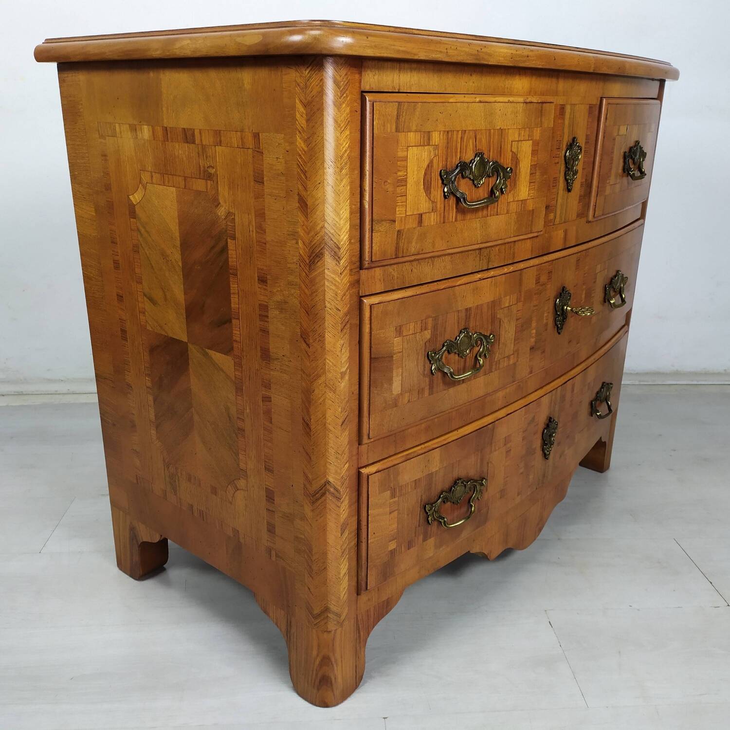Commode de style marqueterie