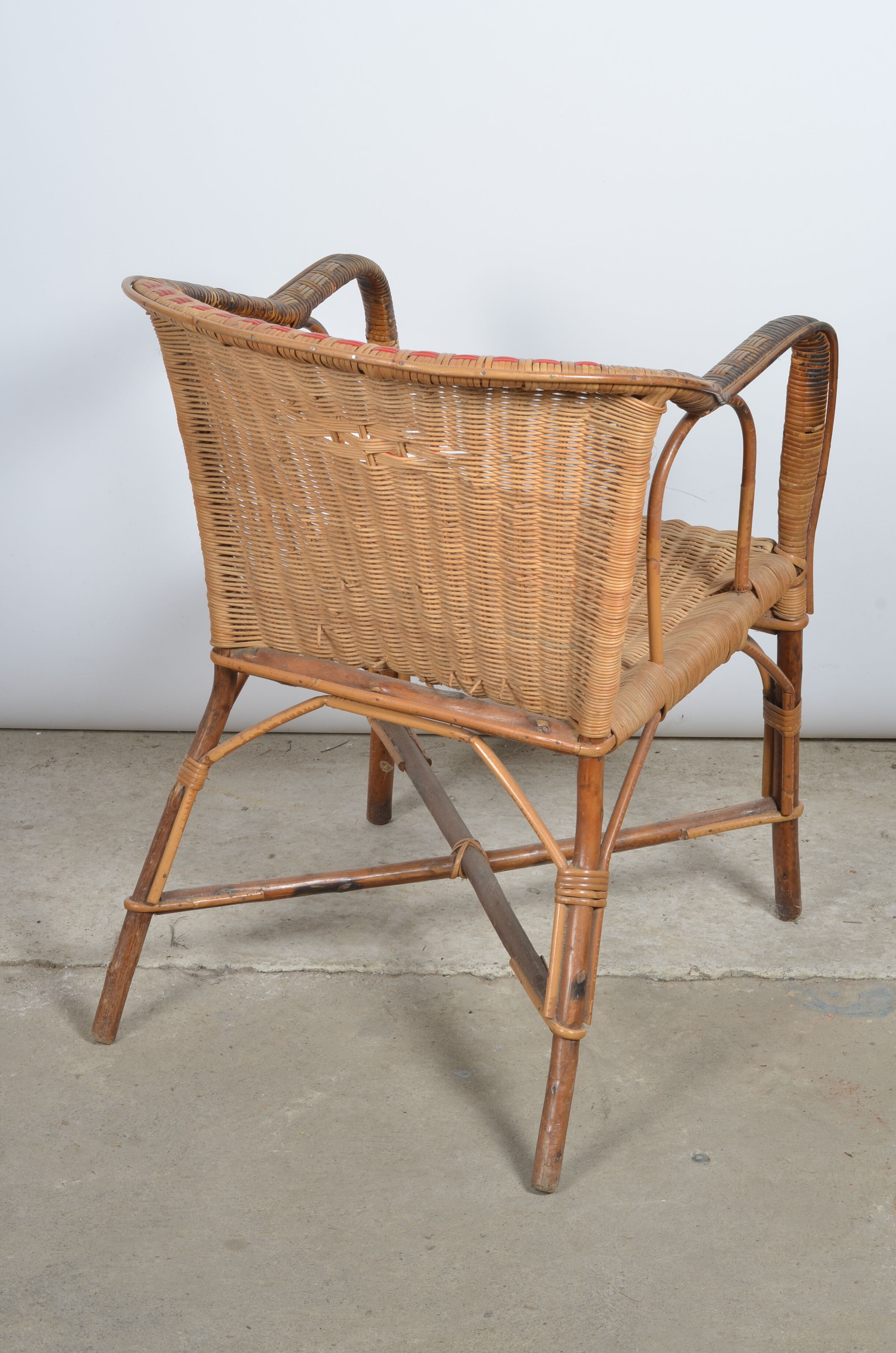 Rattan armchair and scoubidou décor