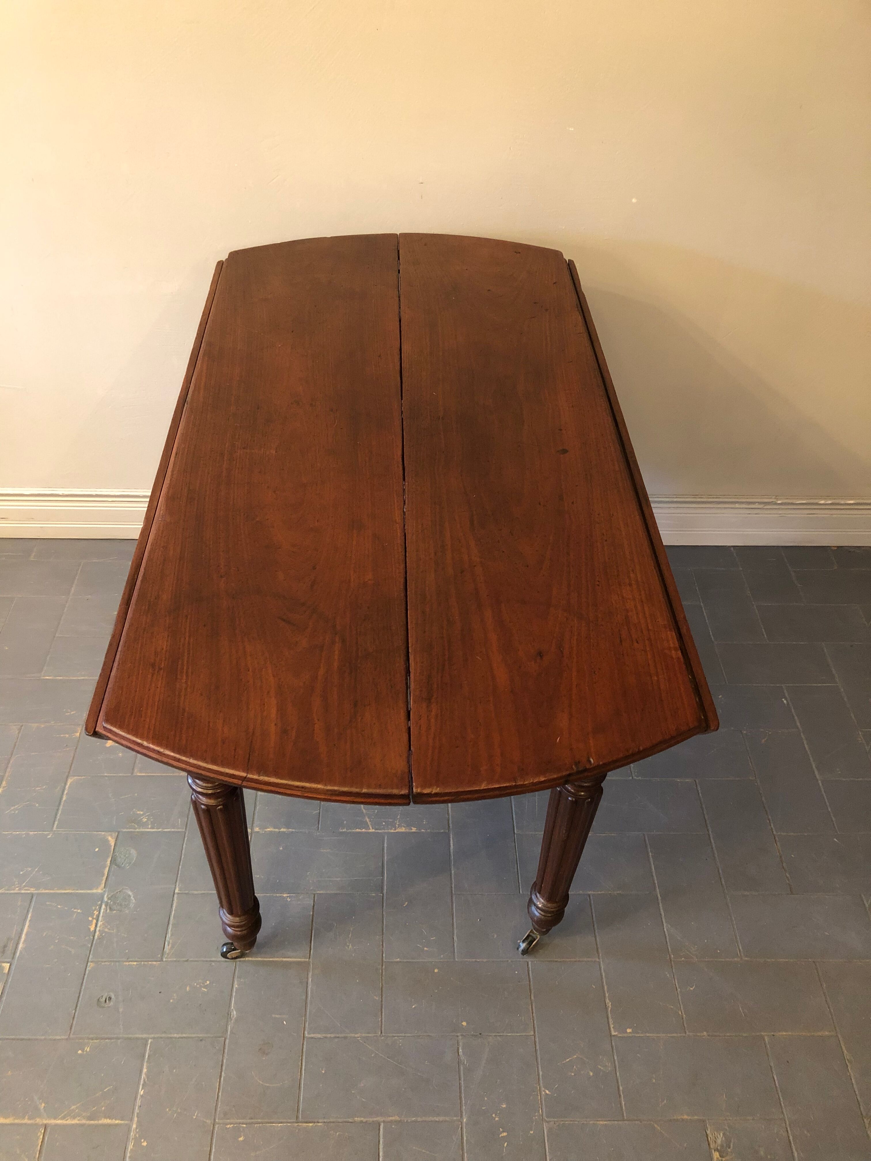 Round table with flaps diameter 97 cm