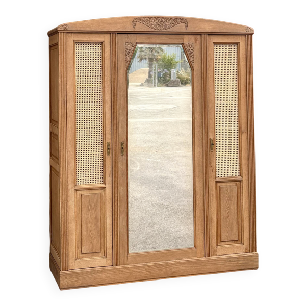 Grande armoire ancienne en chêne massif brut et cannage / dressing