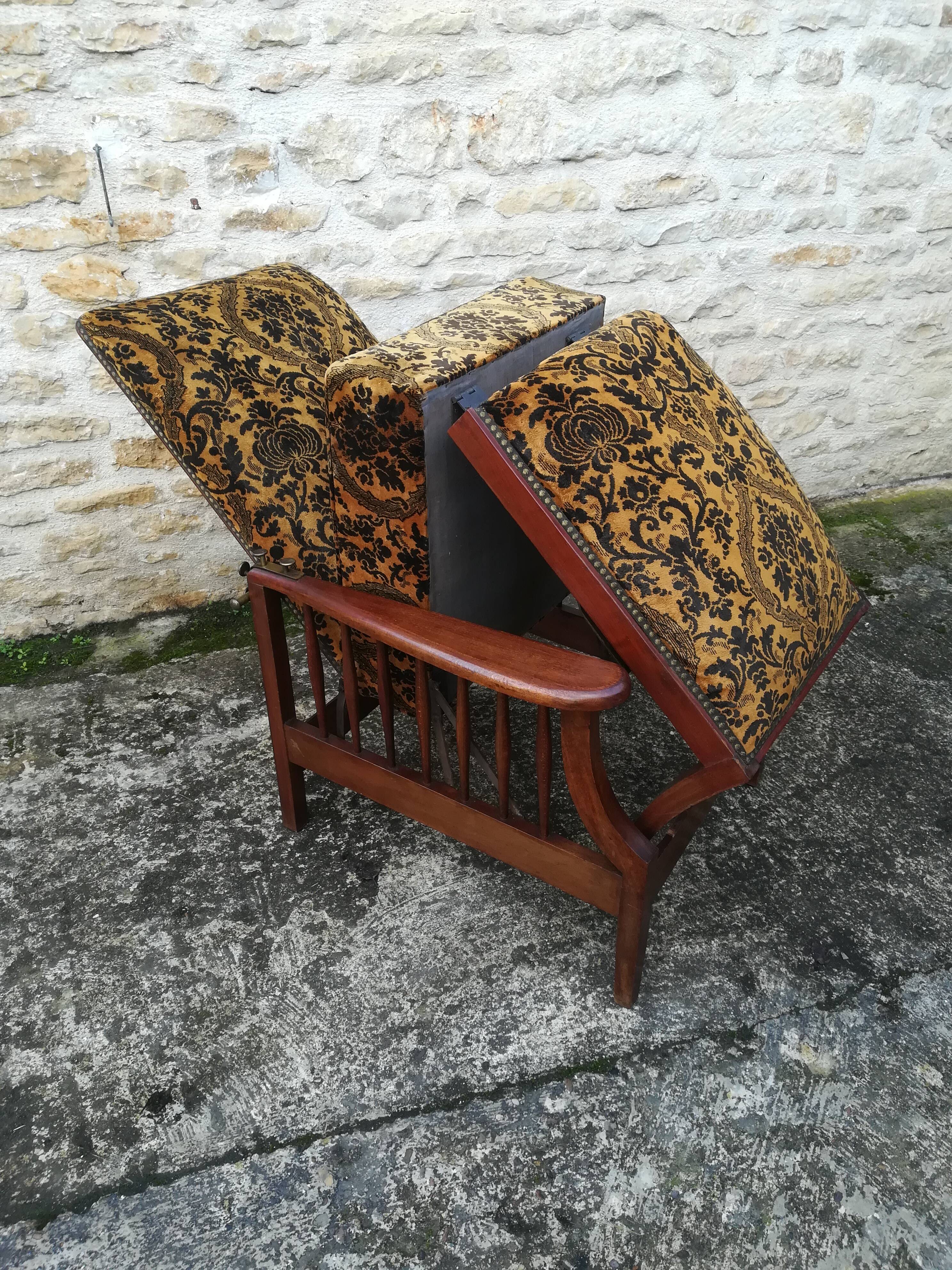 Morris armchair retractable footrest