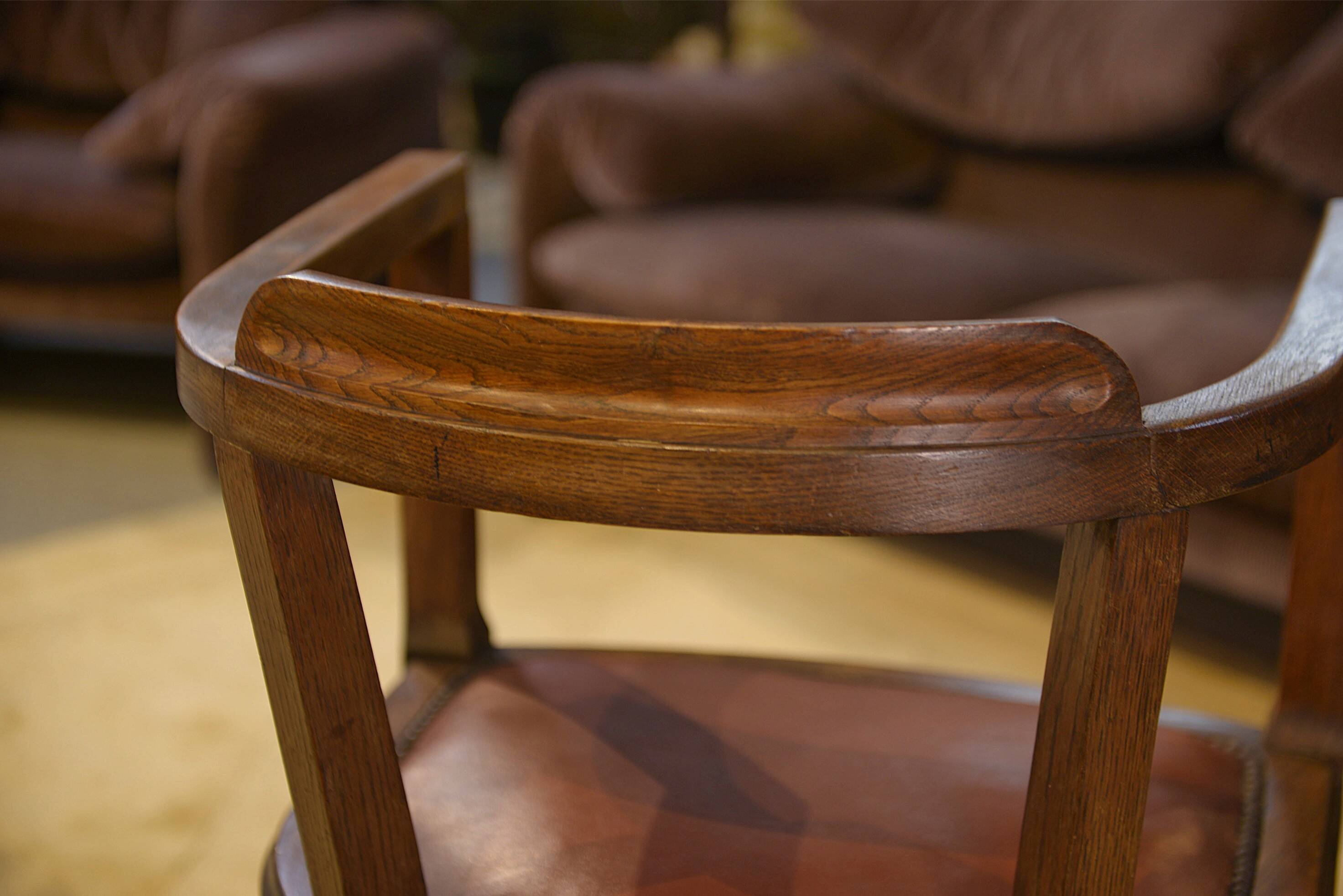 Fauteuil en chêne et skaï 1940’s