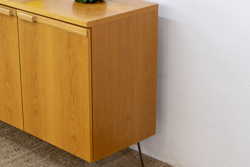 Scandinavian sidbeoard 150 cm