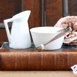 Service à crème et à sucre antique Royal Crown Derby blanc daté de 1902