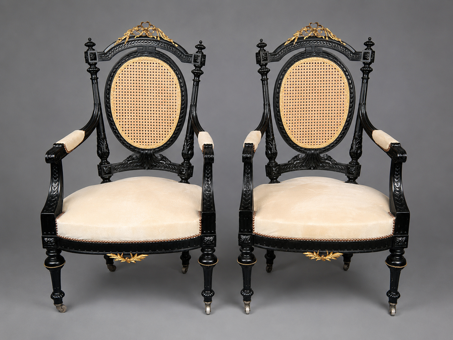 Paire de fauteuils Napoléon III.