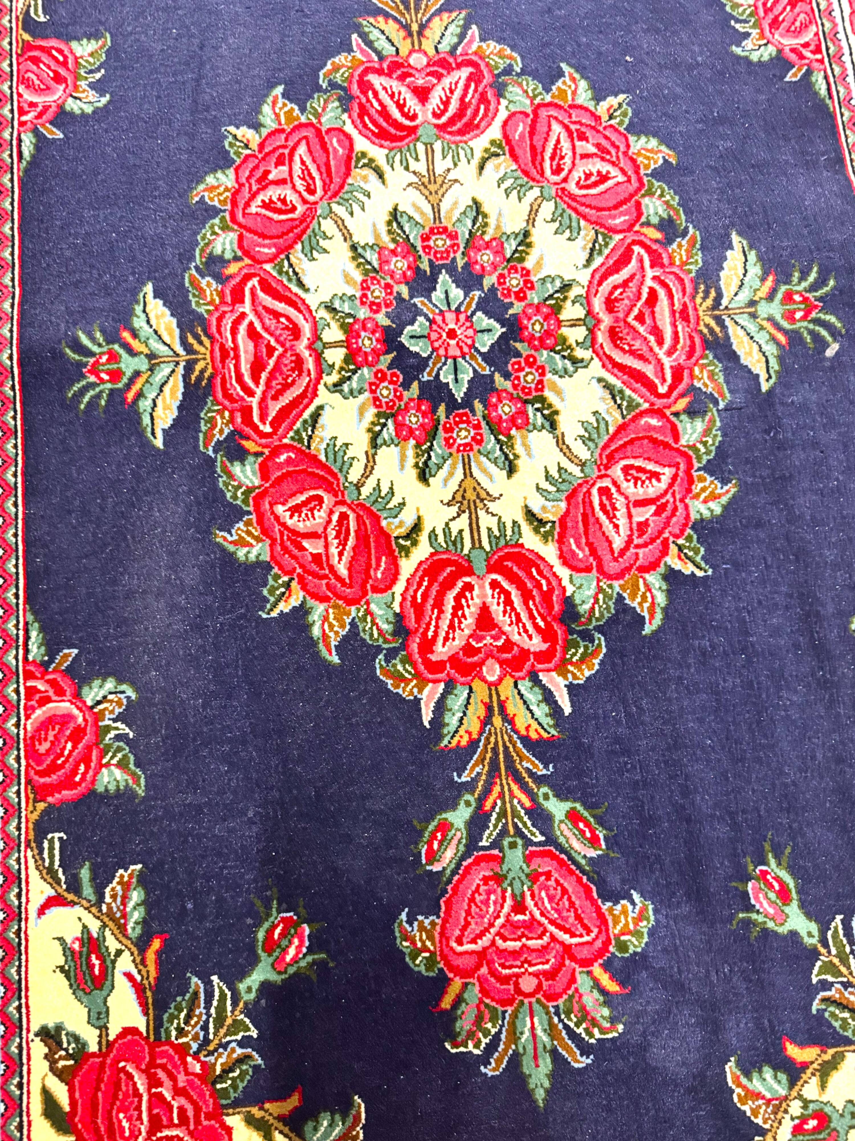 hand-woven Persian rug Ghoum