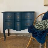 Antique chest of drawers