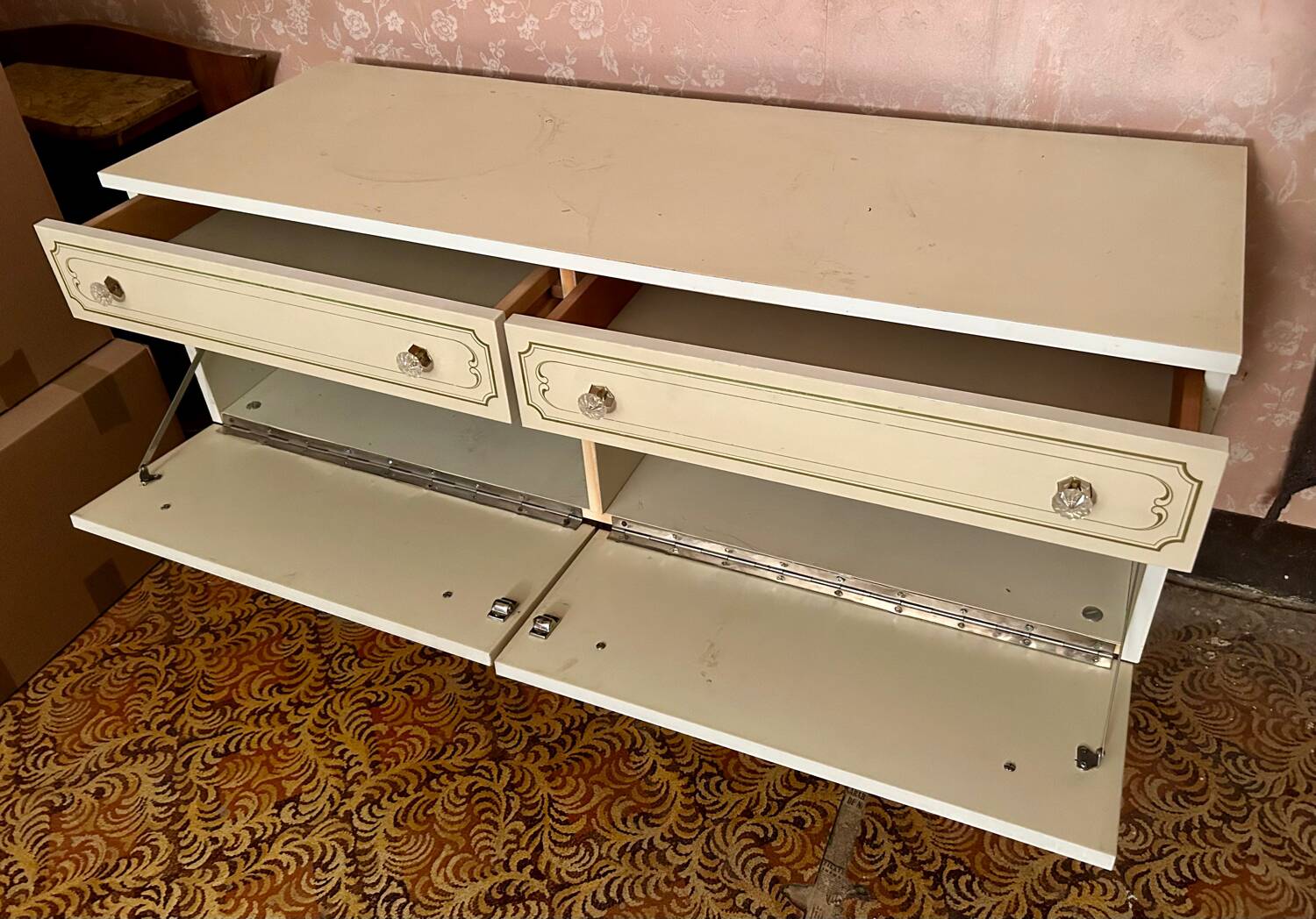 Vintage chest of drawers (or TV stand) 60-70s