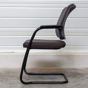 Chaise Sedus en tissu taupe et résille grise