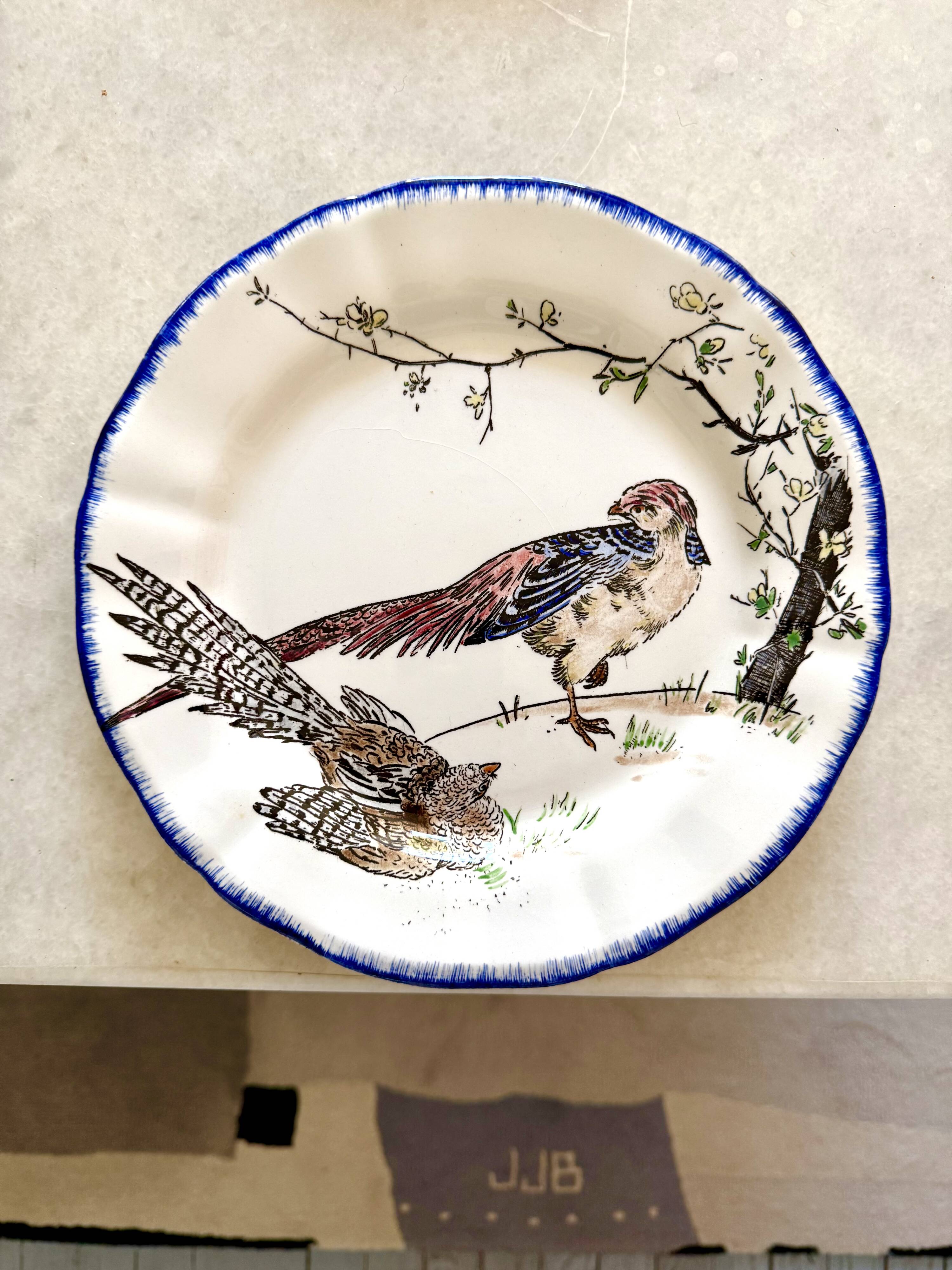 Service de table assiettes et plats Gien modèle grands oiseaux