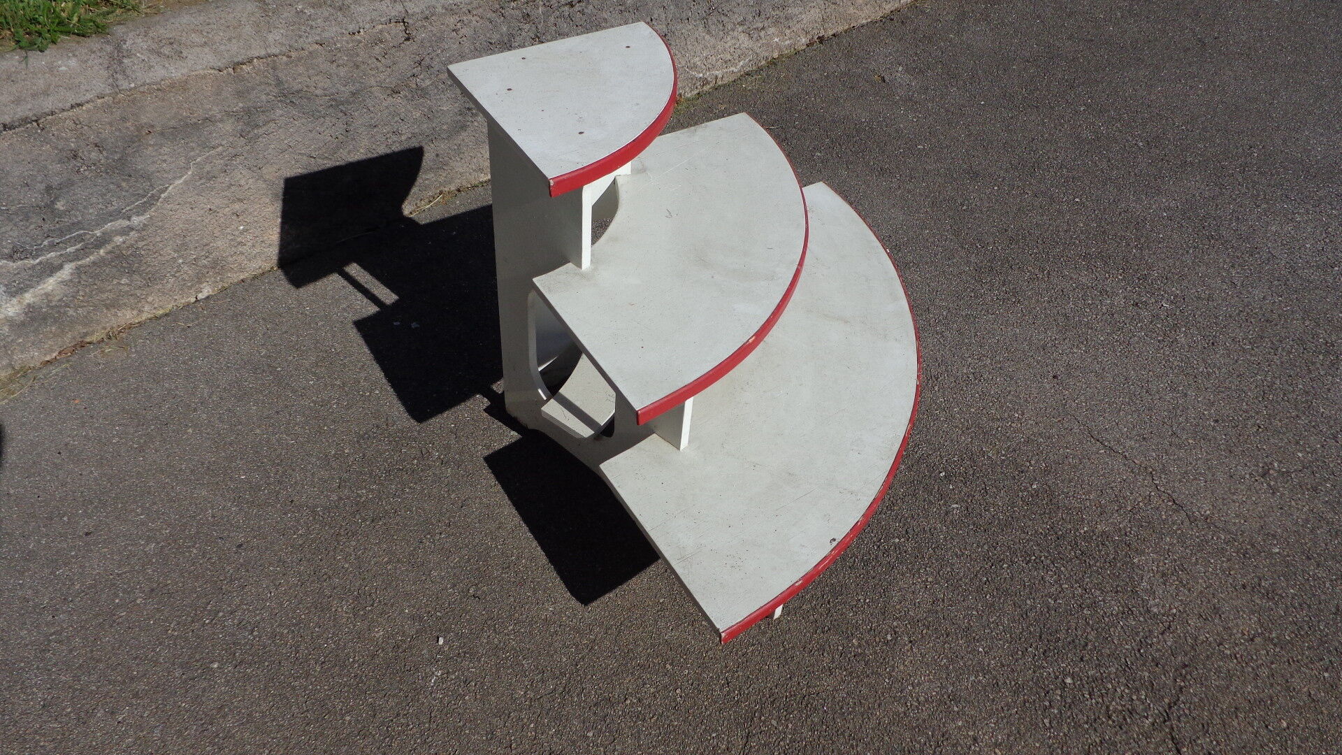 Etagère à fleurs vintage