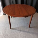 Scandinavian round table