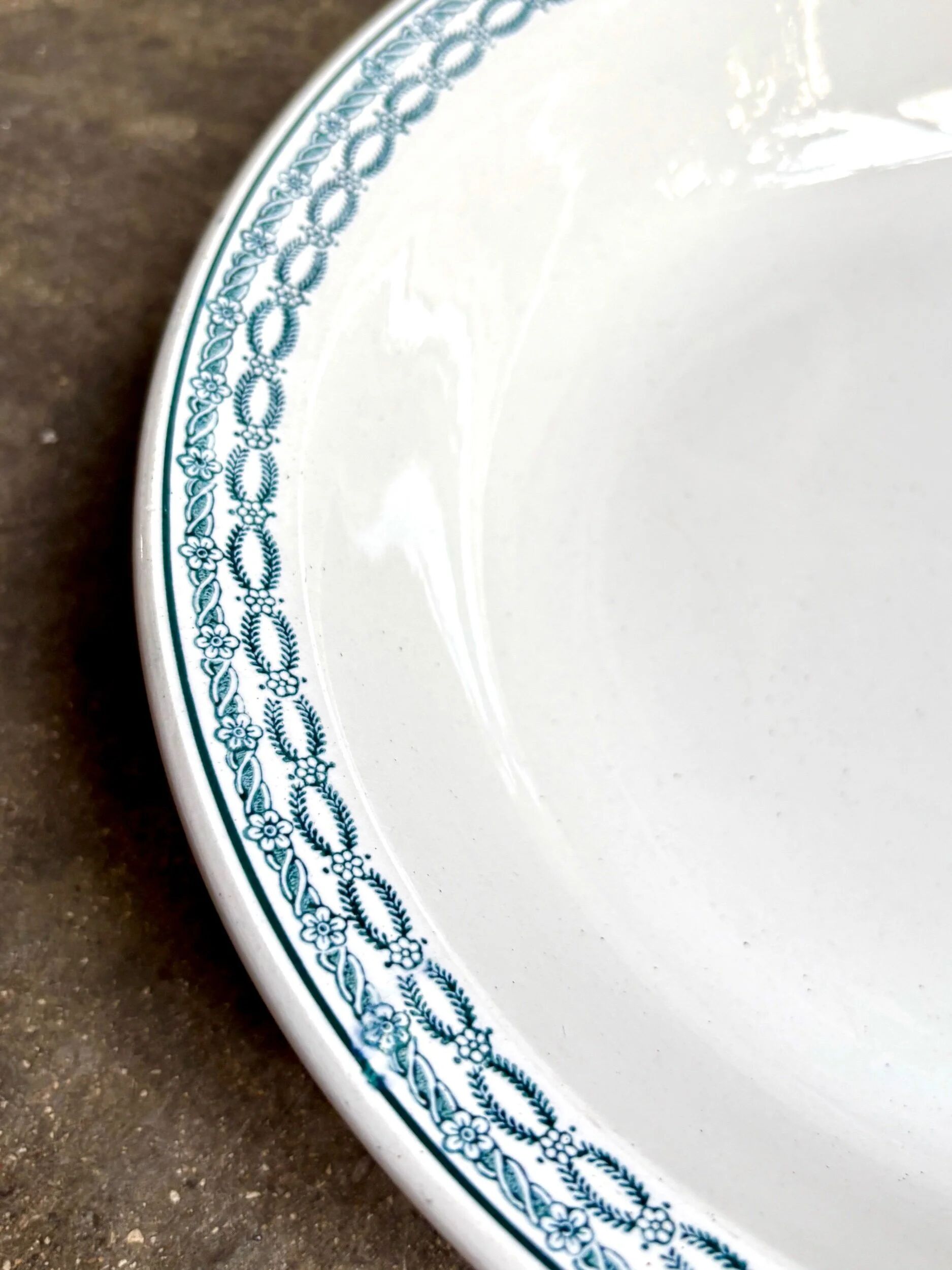 Shallow round plate St Amand in blue ironstone