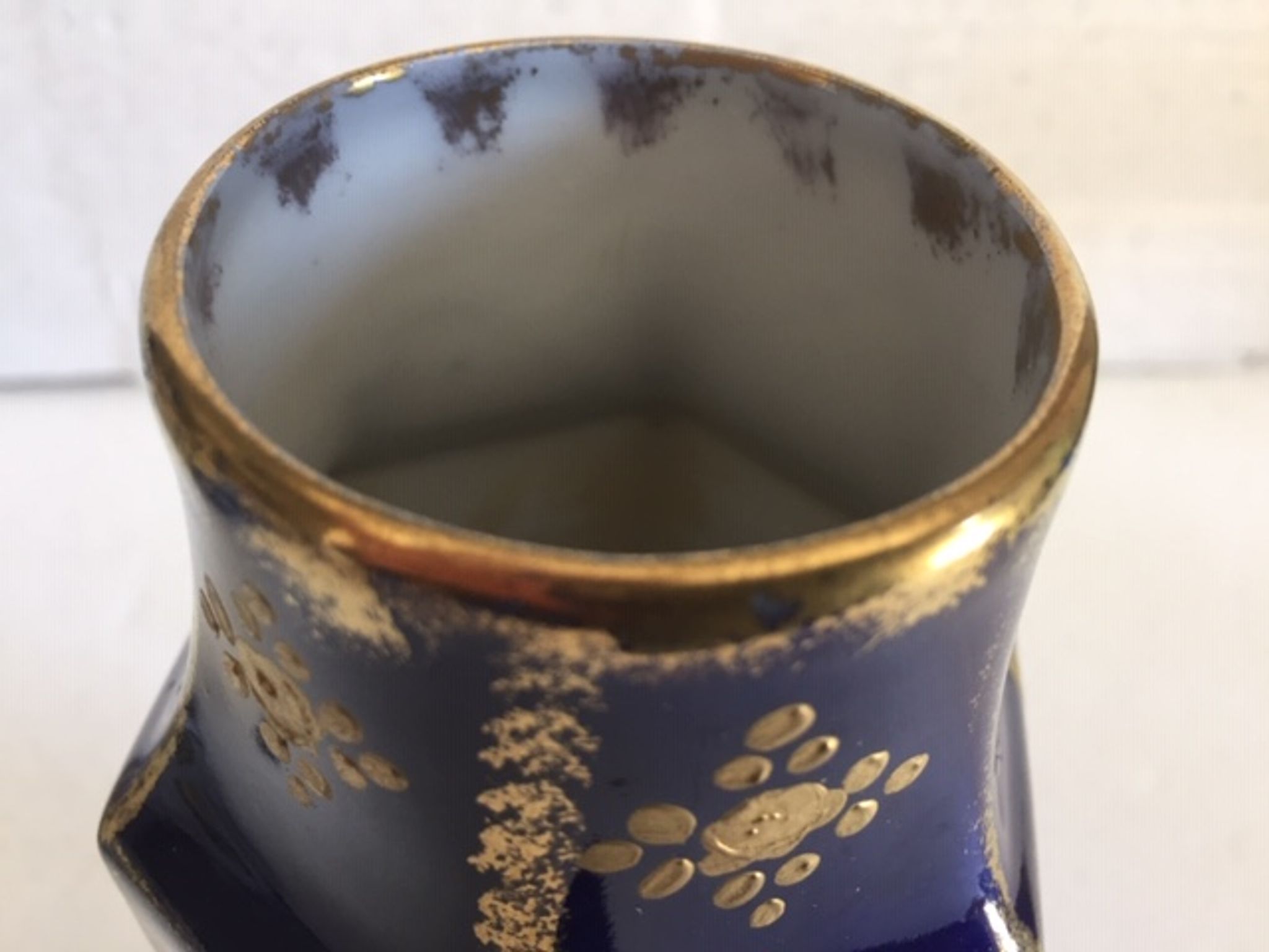 Vase dorure or bleu de four