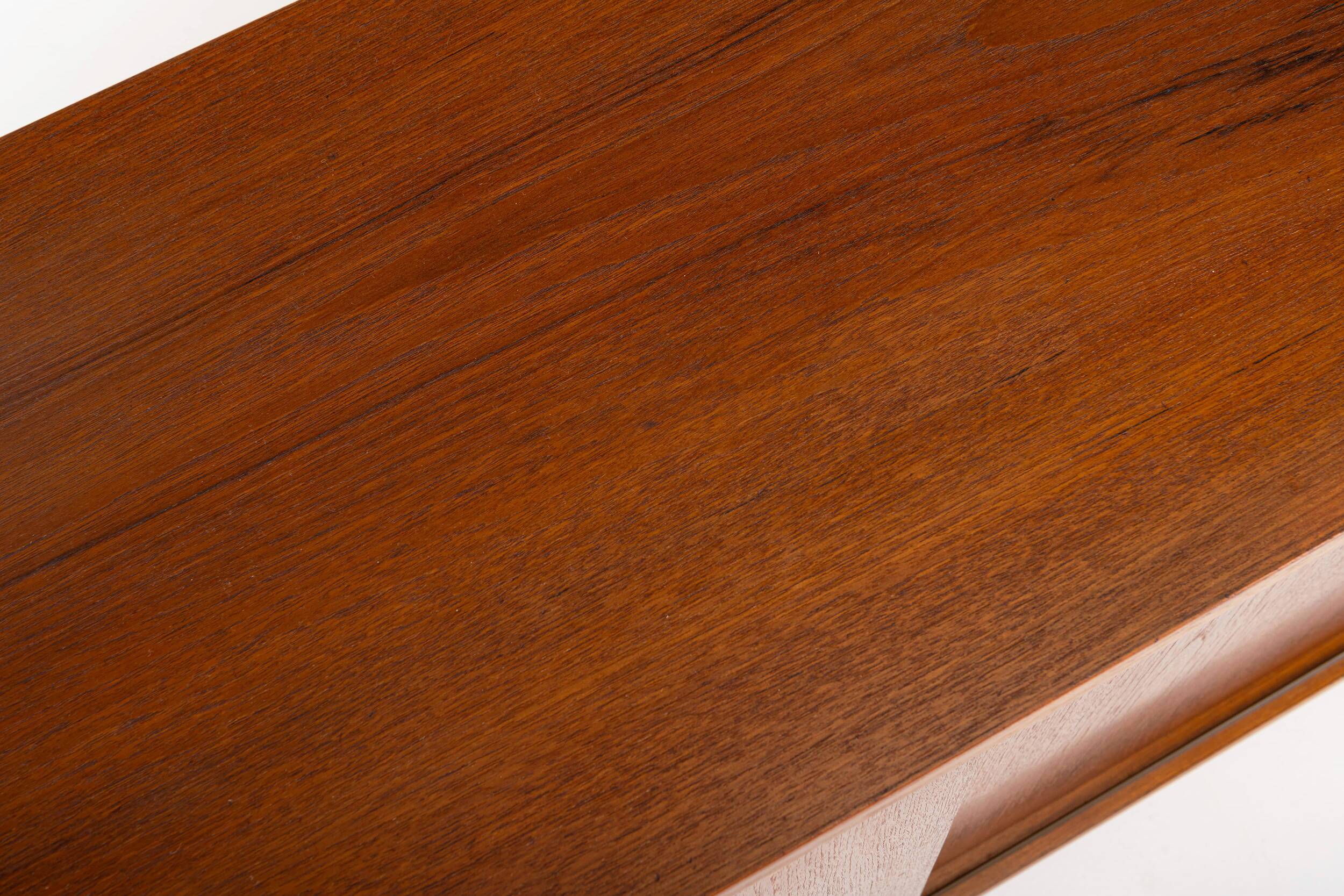 Meuble Danois par Poul Hundevad