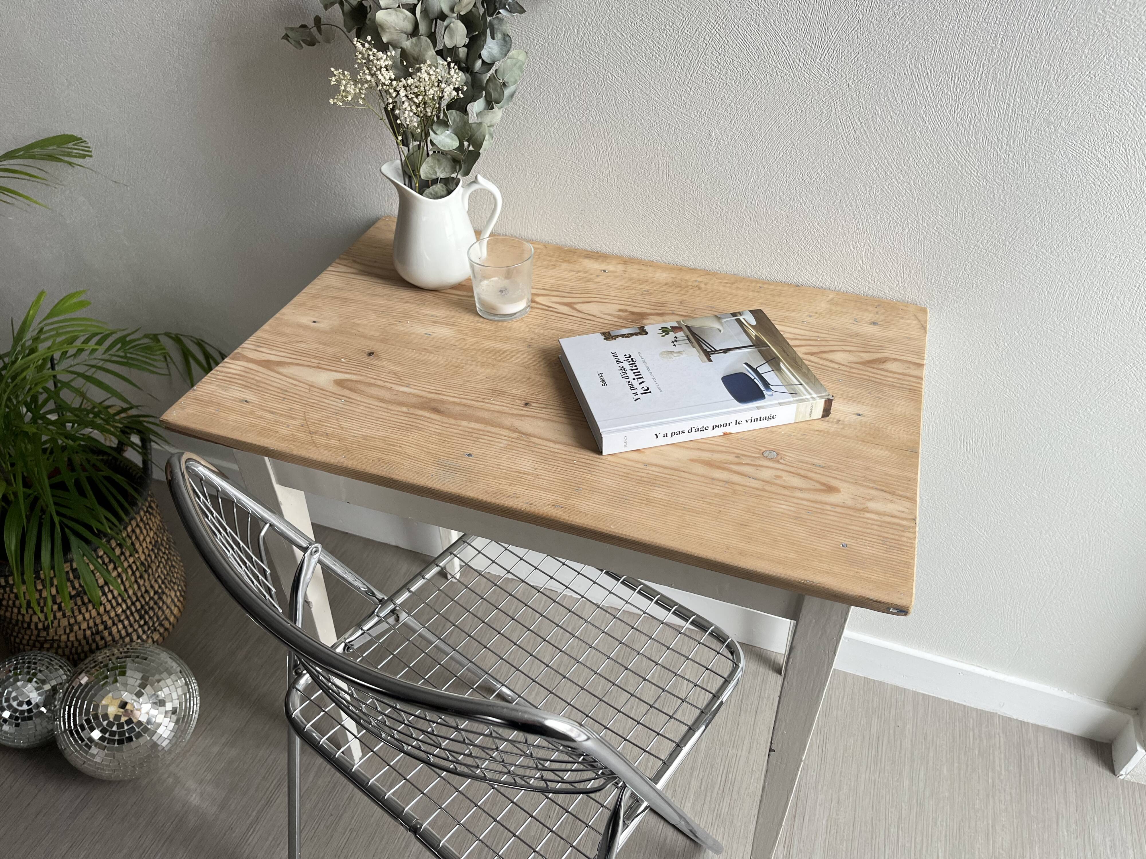 White patinated wooden table