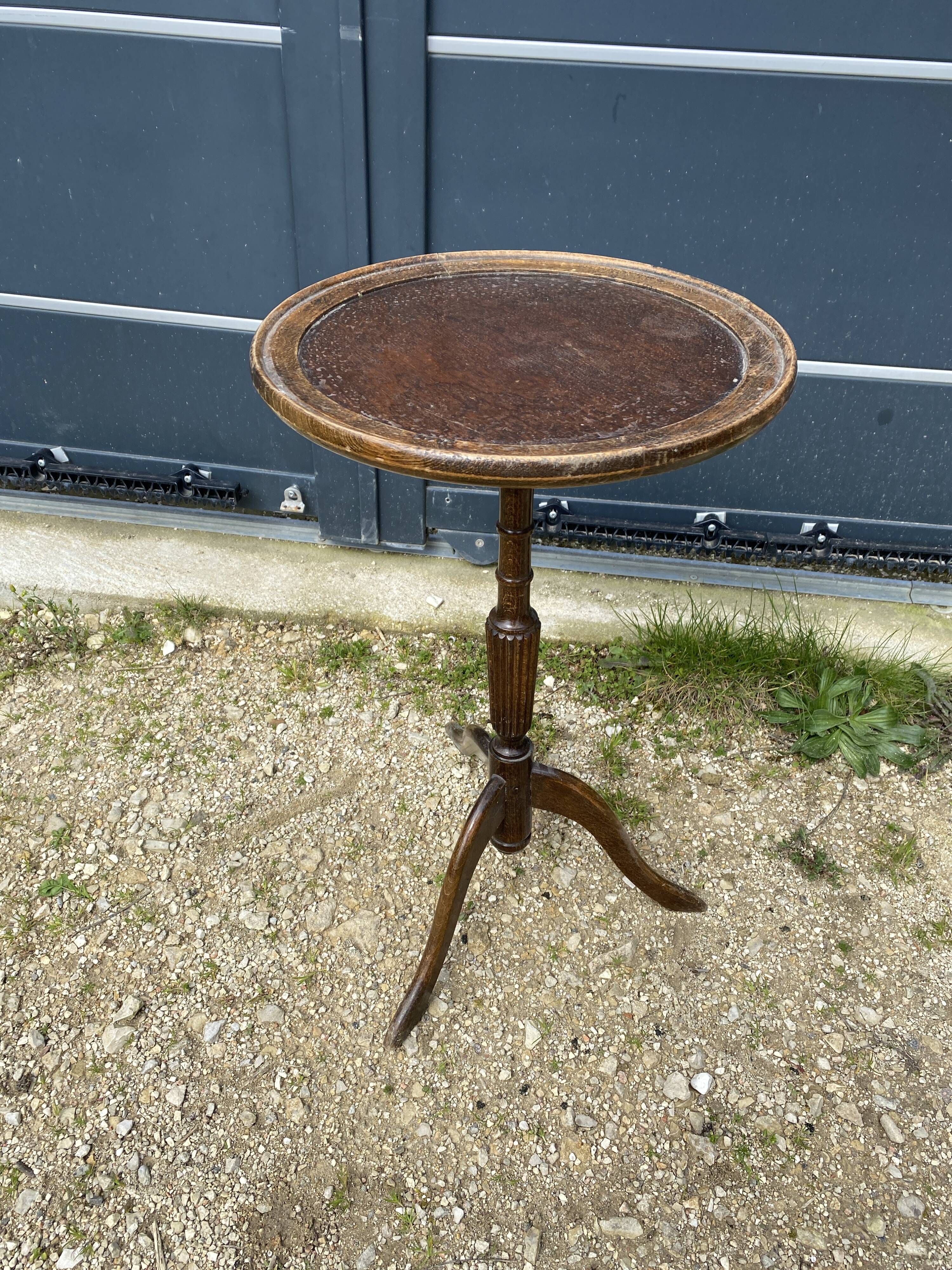pedestal table