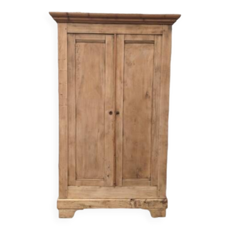 Armoire en bois naturel