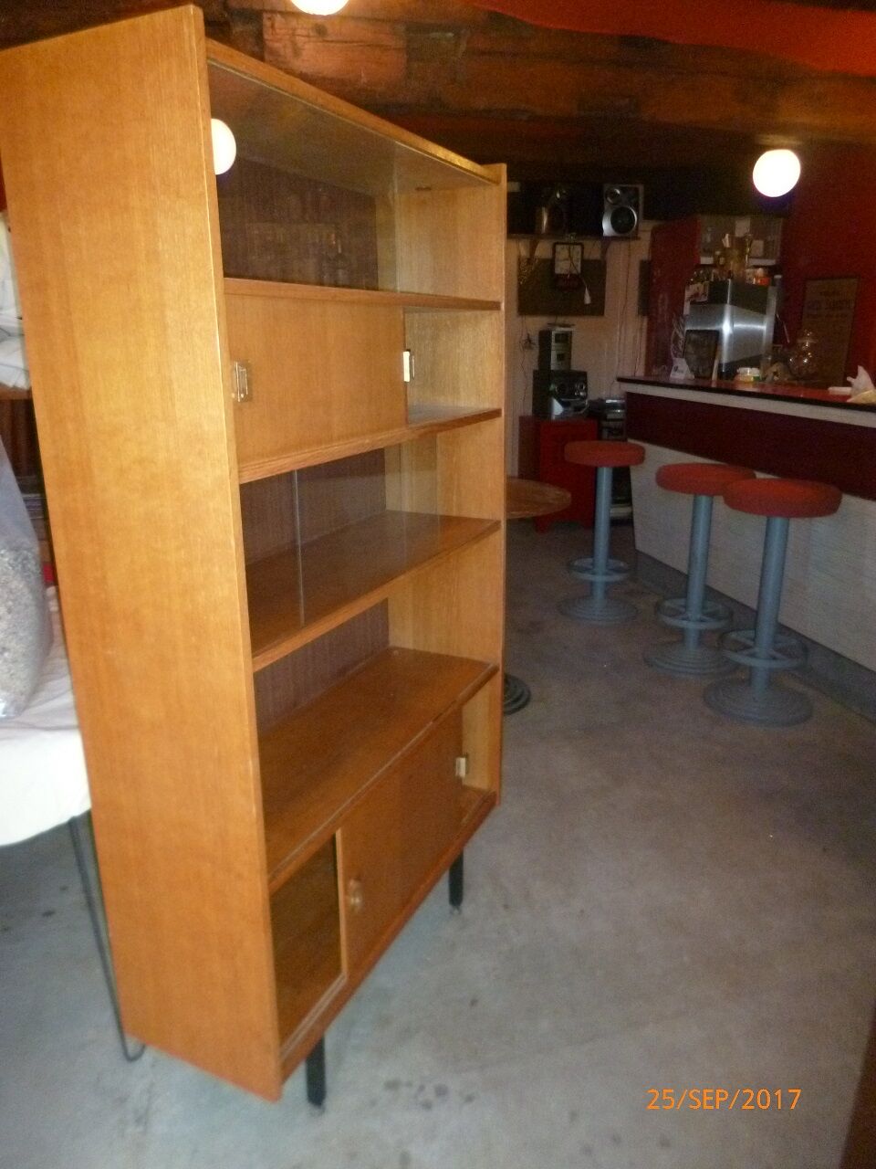 Library Scandinavian style of the 50/60s to iron feet