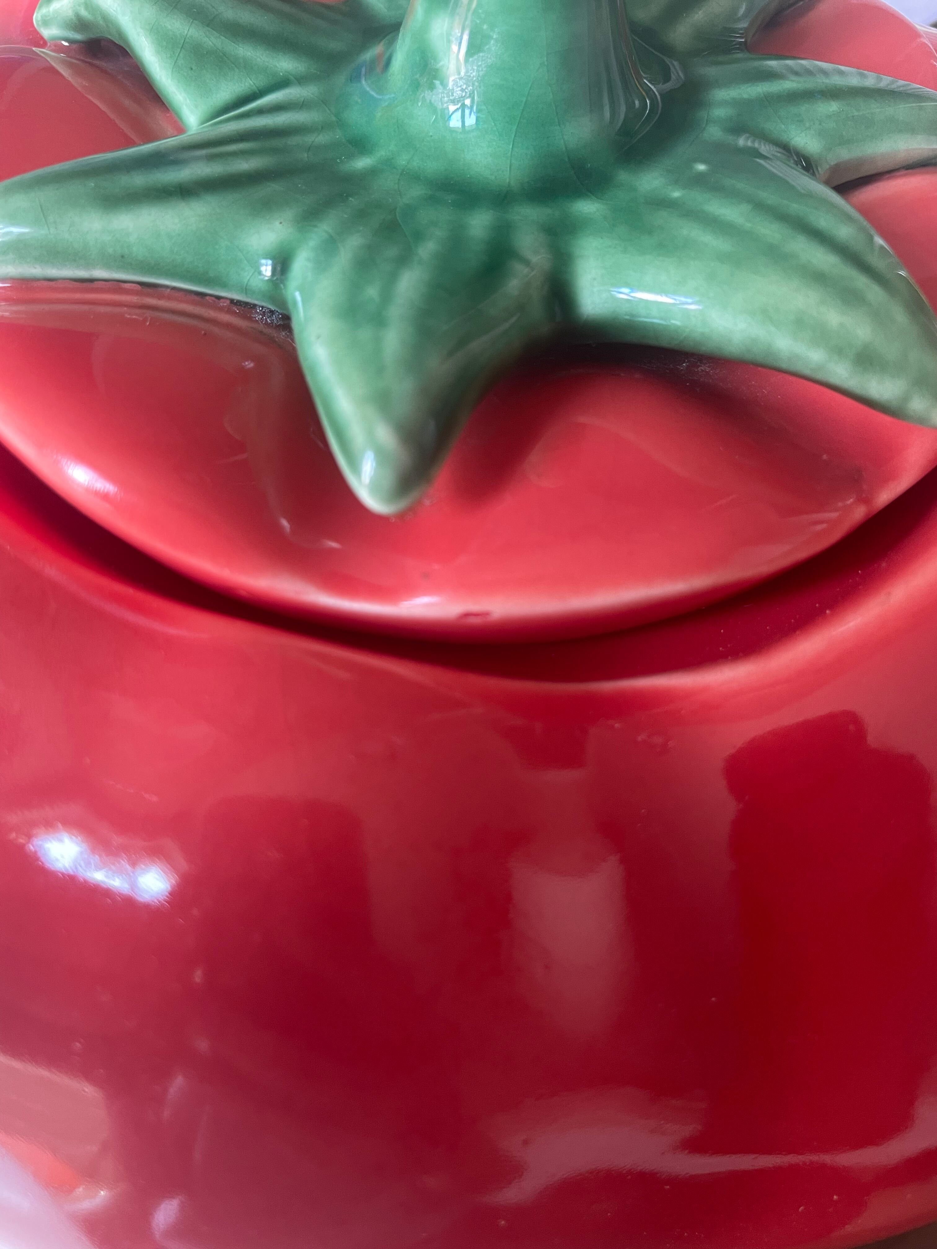 Tomato slurry salad bowl