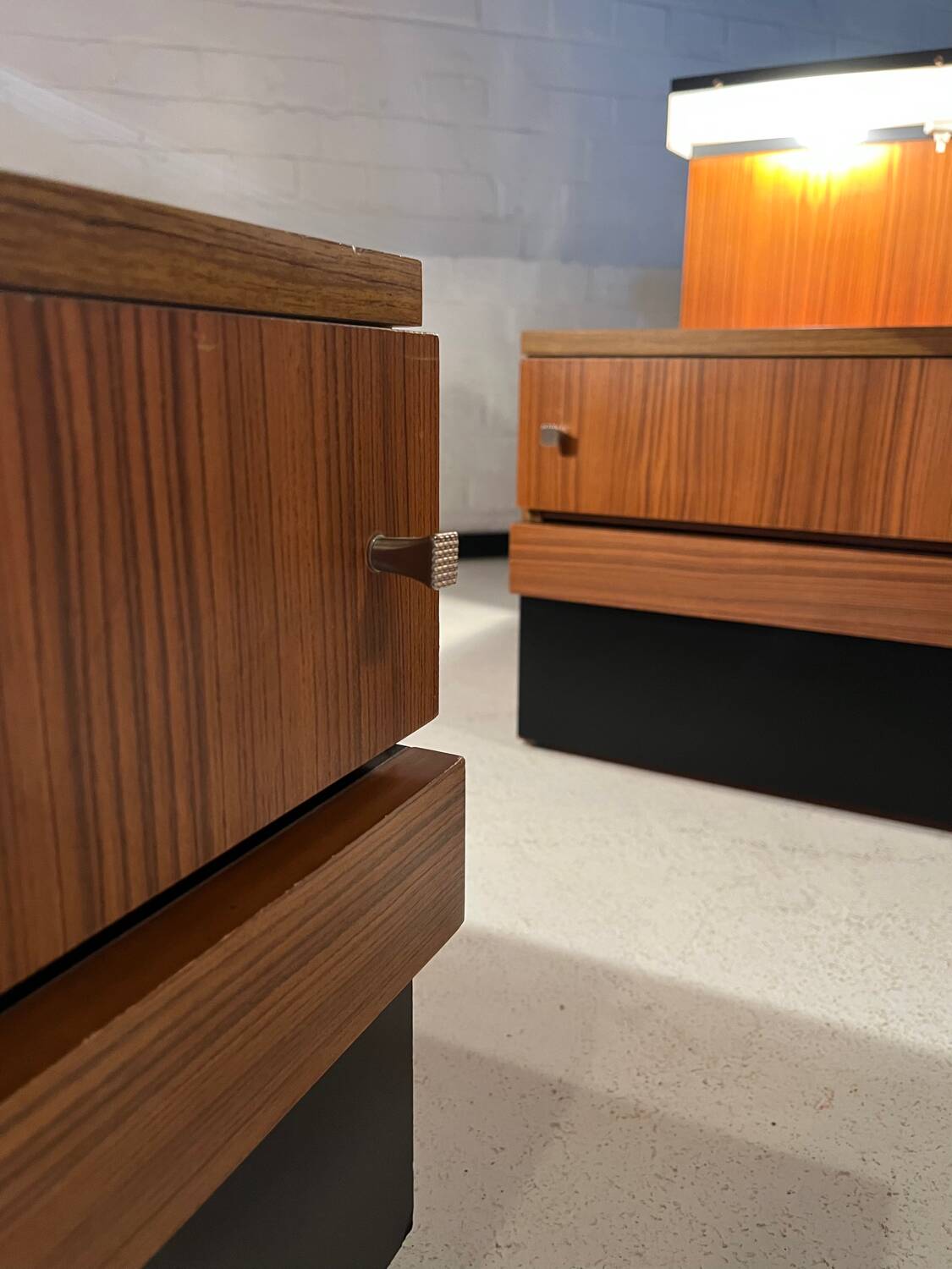 Paire de tables de chevets vintage