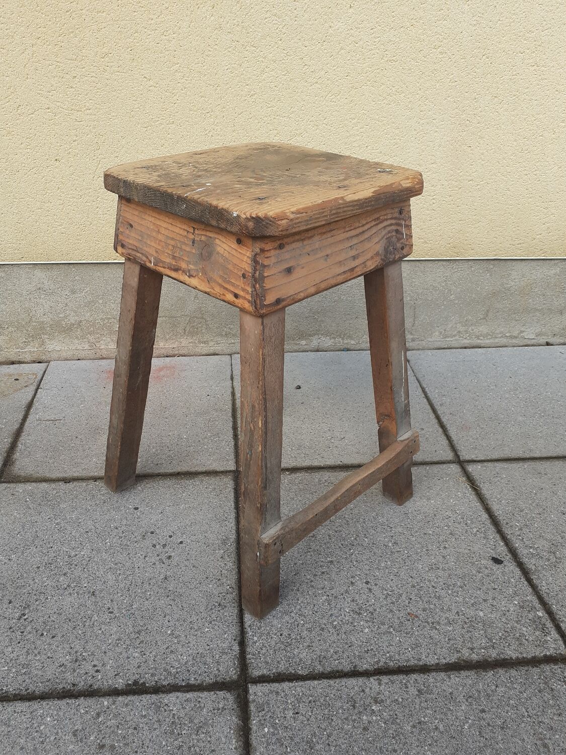 Workshop stool