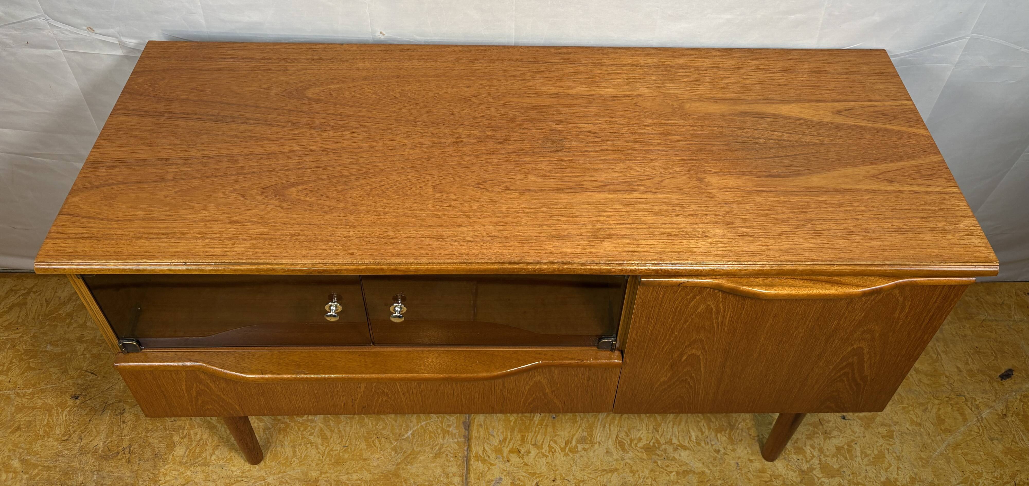 Mid-Century Retro Vintage Teak TV Unit / Media Cabinet by Sakol 1970  Compa