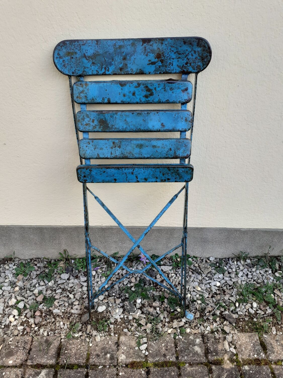 Folding brasserie chair