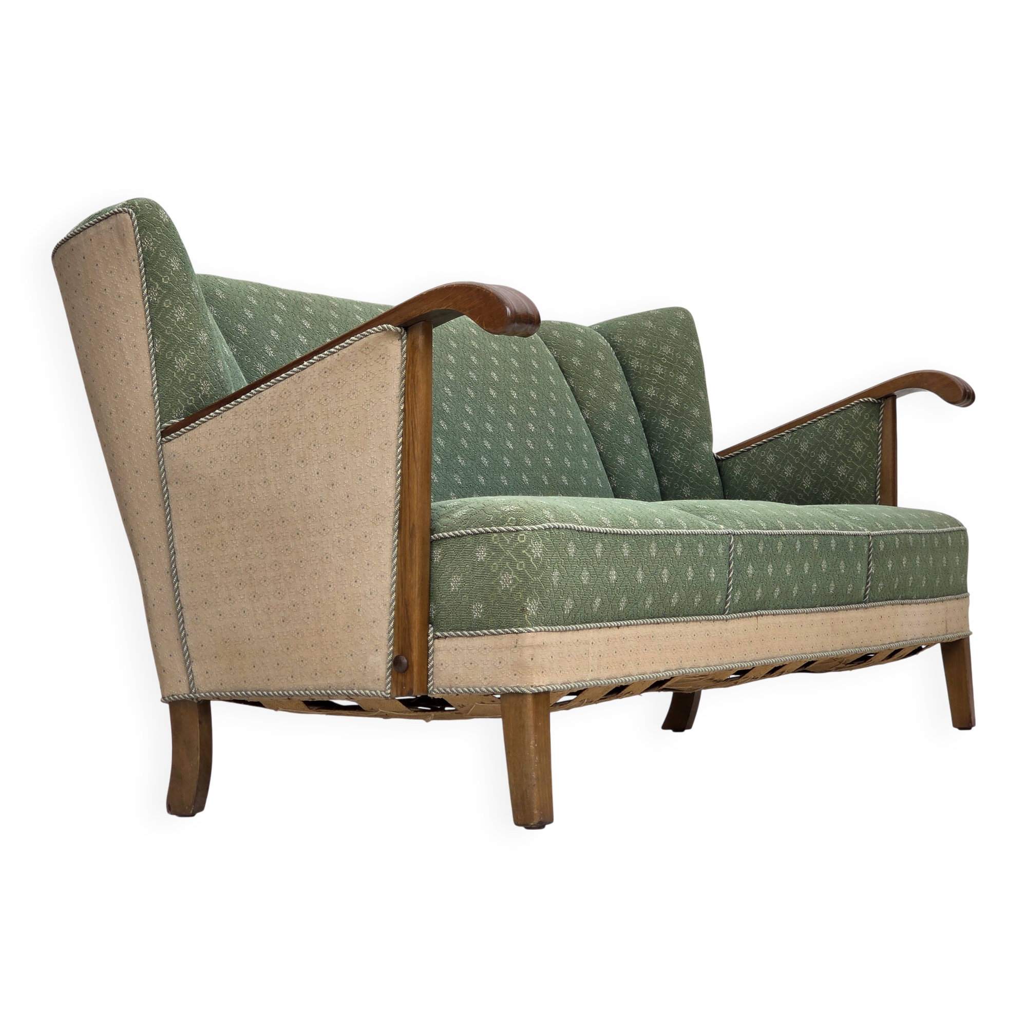Canapé danois 3 places des années 1950, tissu en laine d'ameublement vert/beige, bois de chêne.
