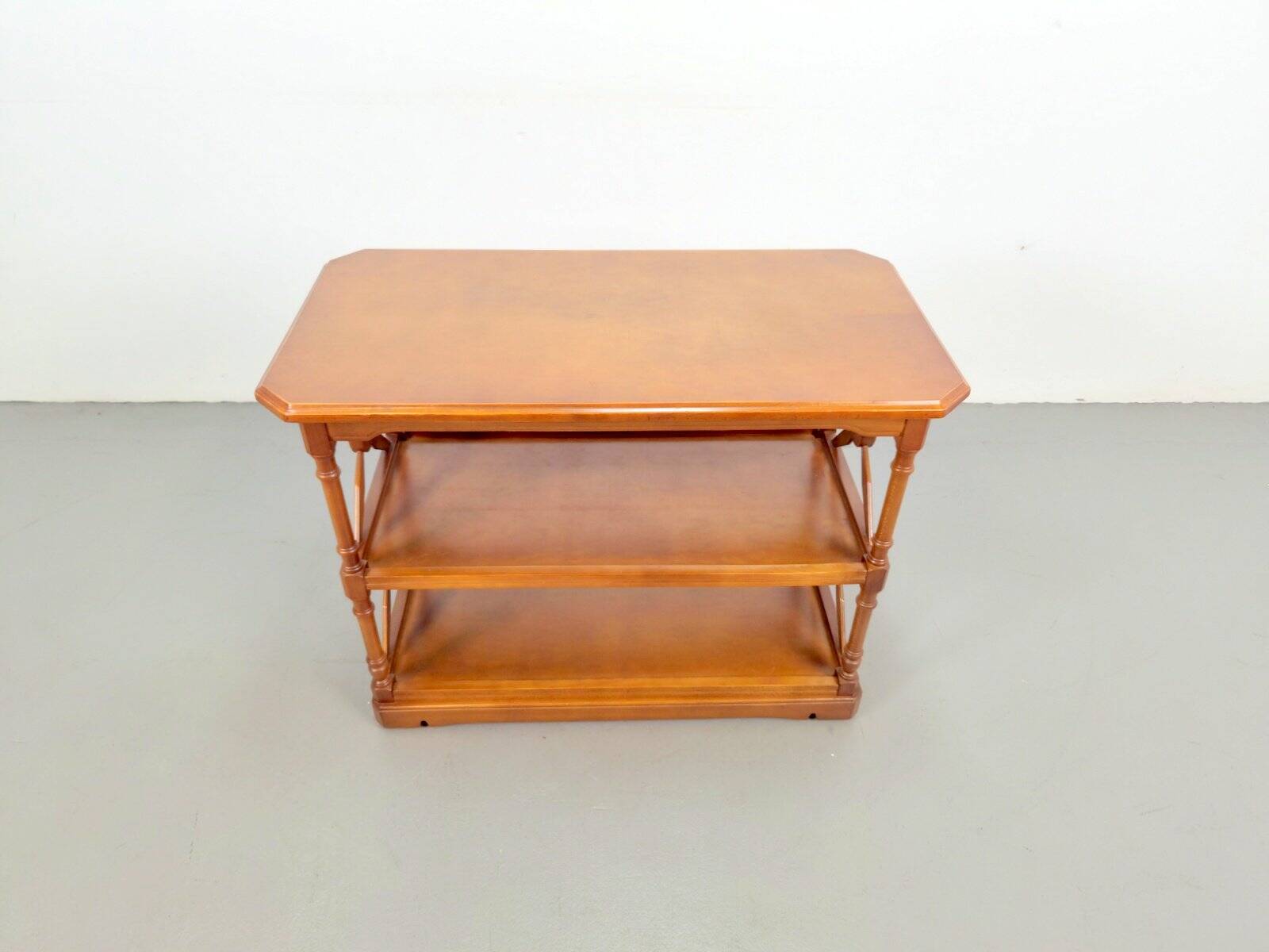 Victorian 3-Tier Bookshelf from López Morton, 1980