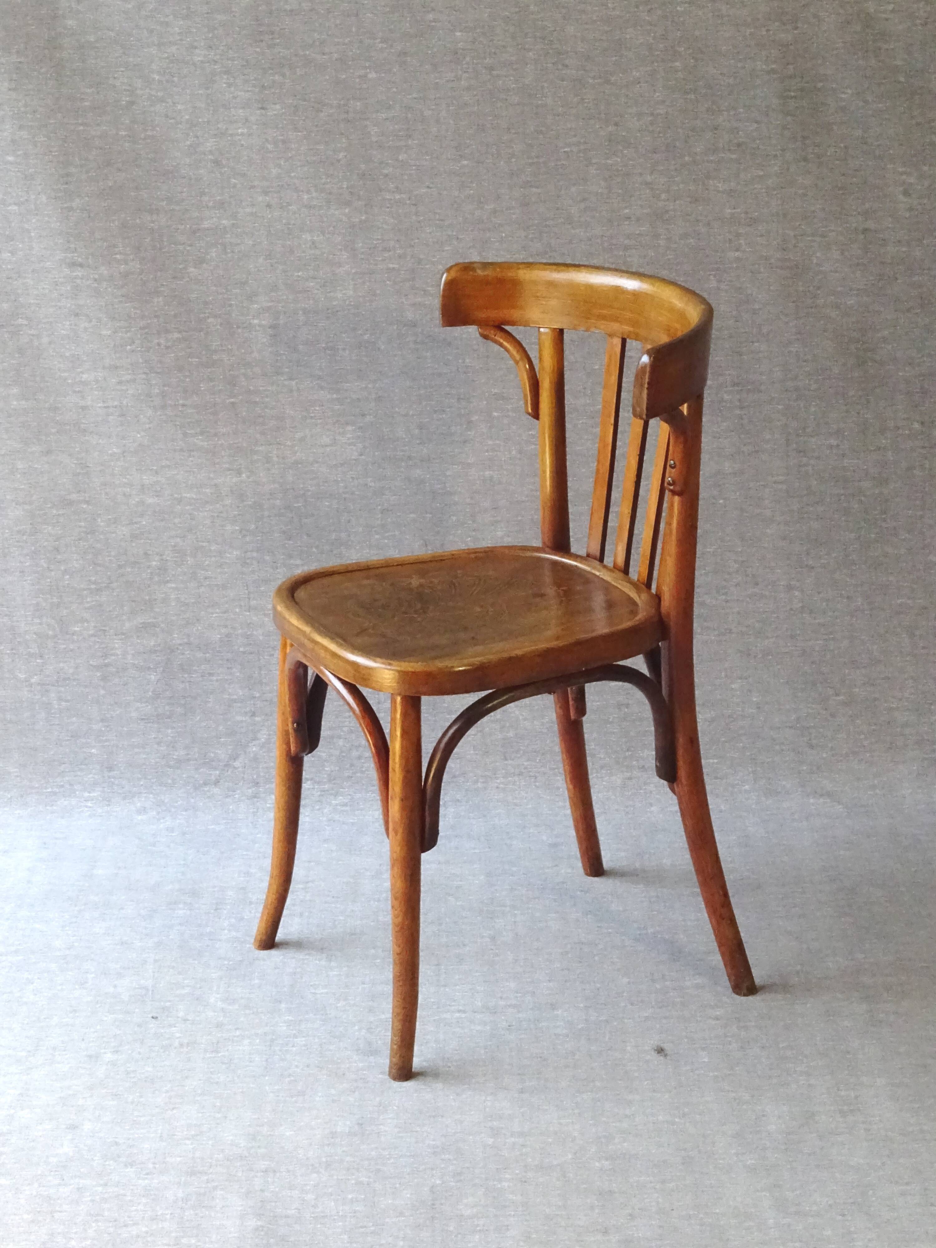 Chaise bistrot baumann 1930 assise bois gravée