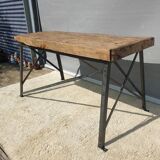 Eiffel metal base workshop with rivets