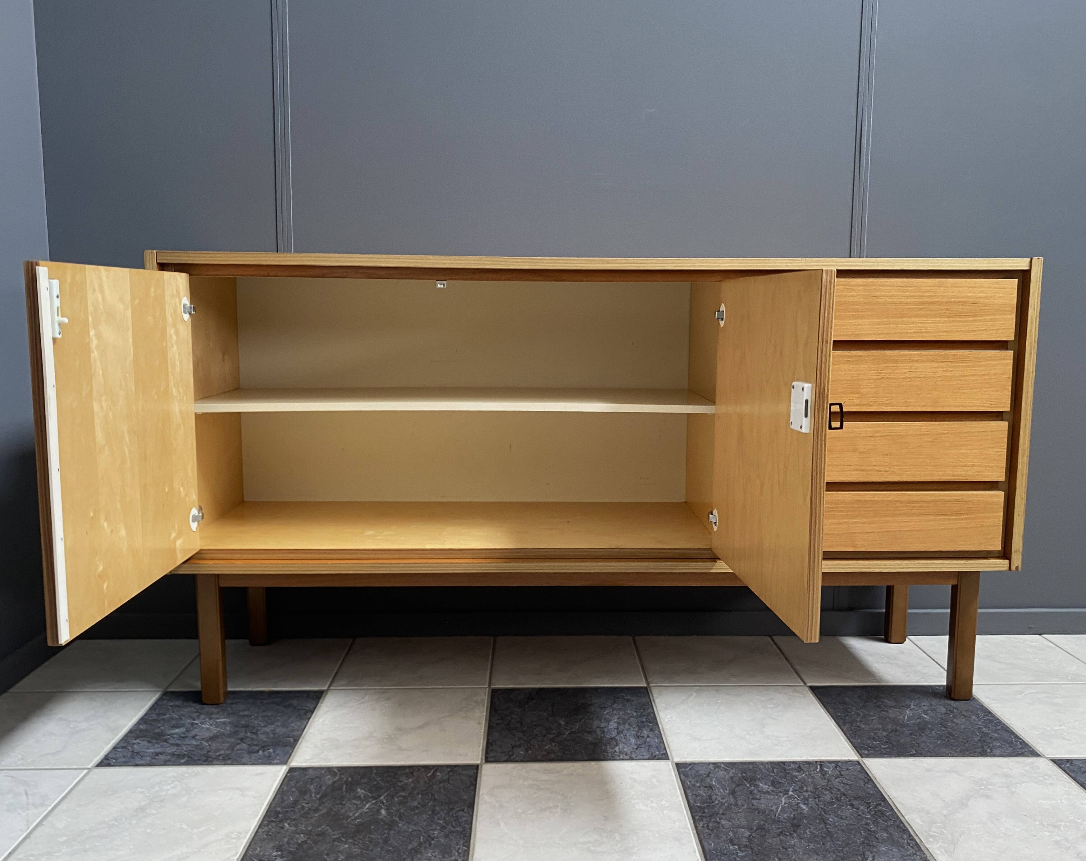 buffet en bois des années 1970