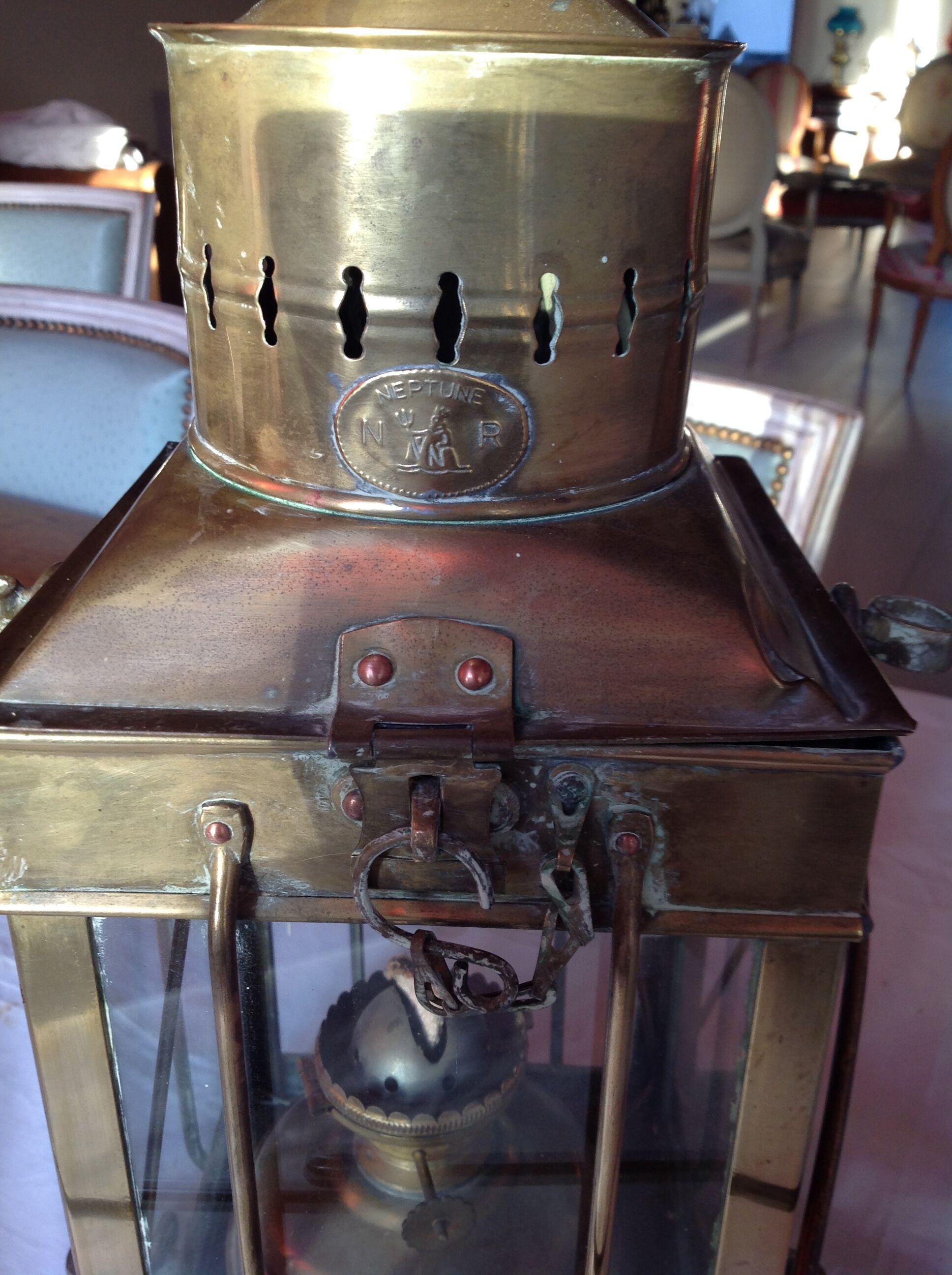 Ancienne lampe de bateau, à pétrole