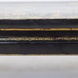 Lacquer coffee table decorated with floral motifs. Circa 1900.