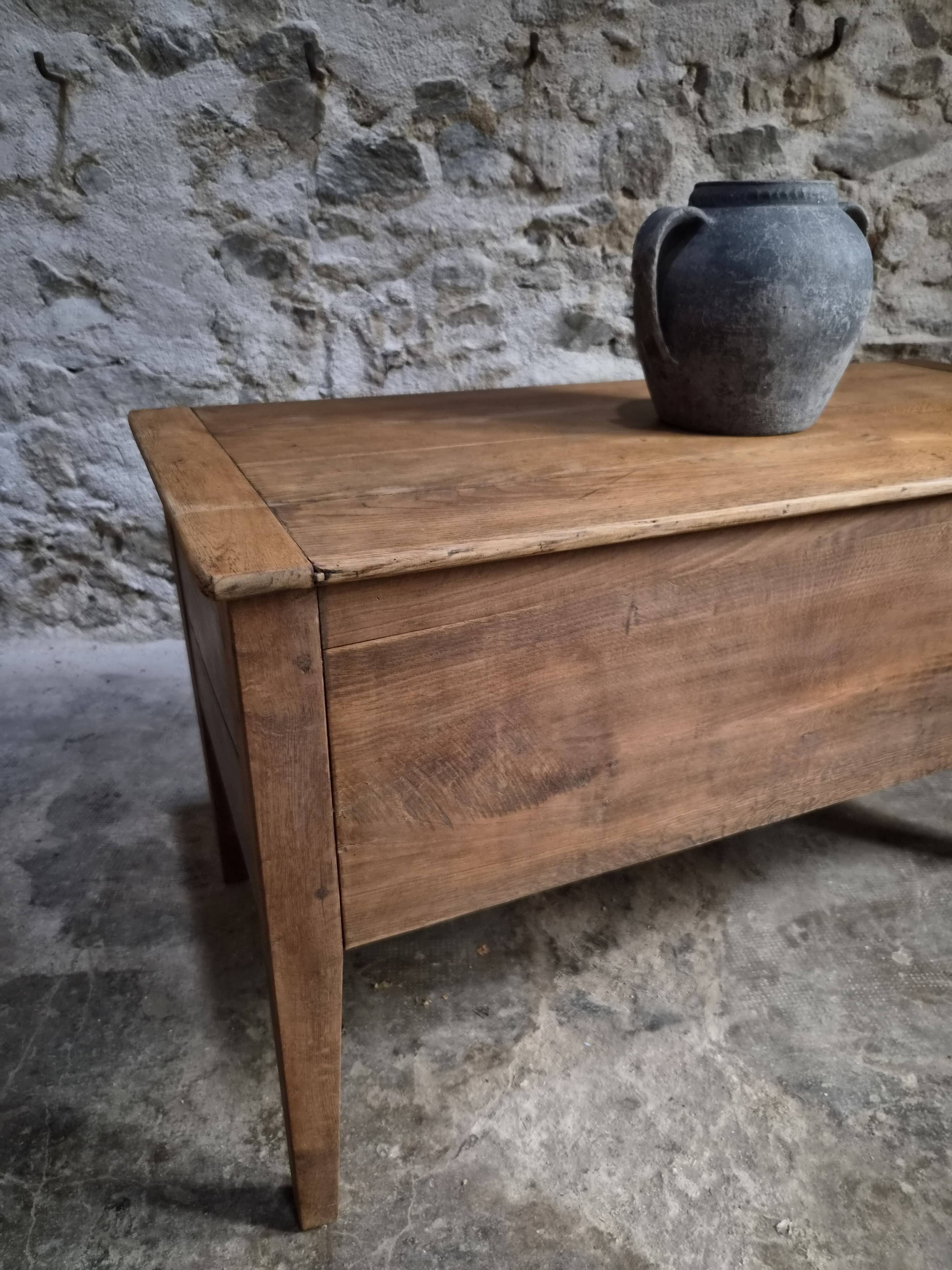 Antique French flour chest in oak – 19th-century farmhouse side table