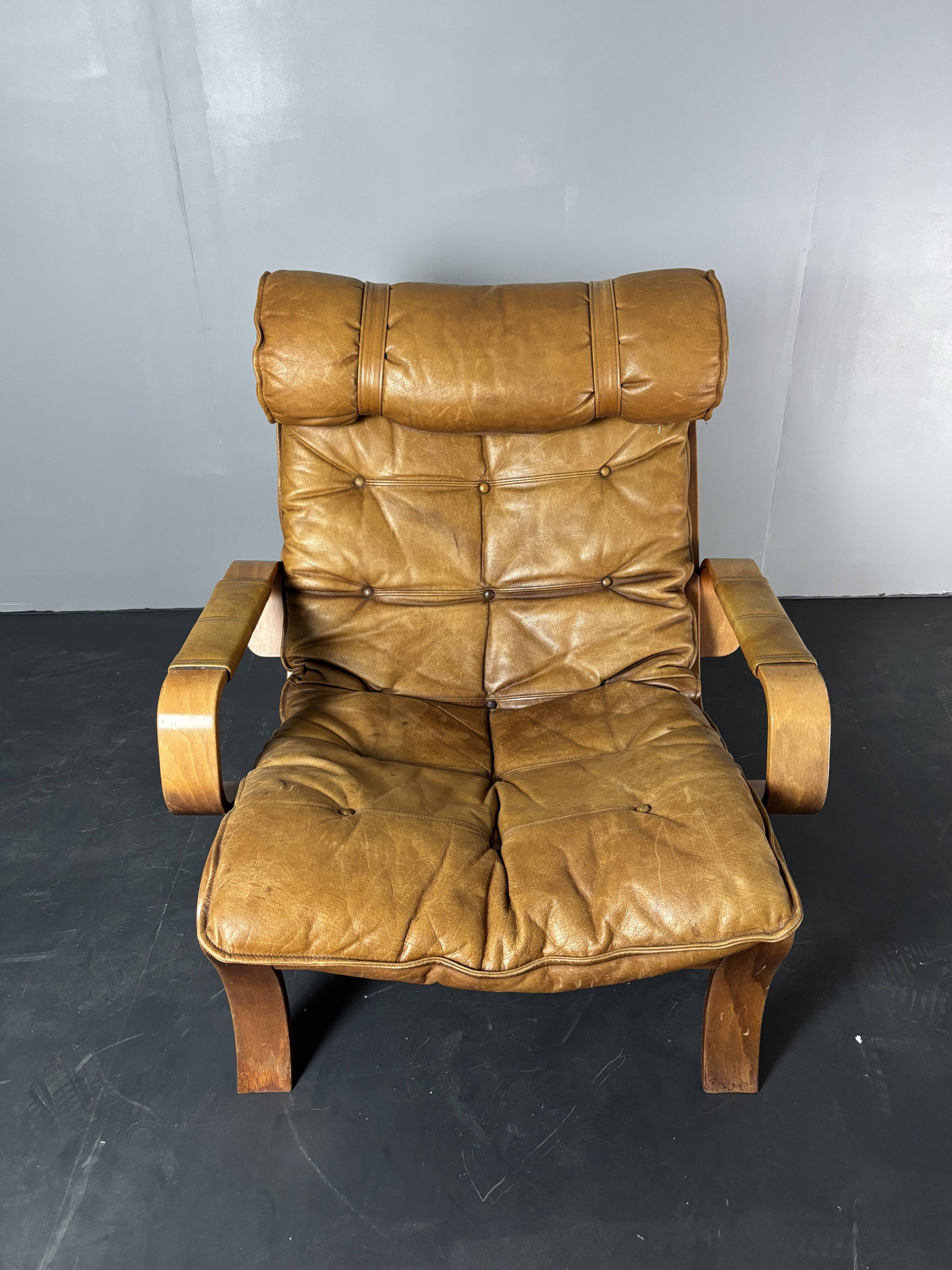 Fauteuil de salon suédois en cuir et bois courbé par Jan Bengstsson, années 1970