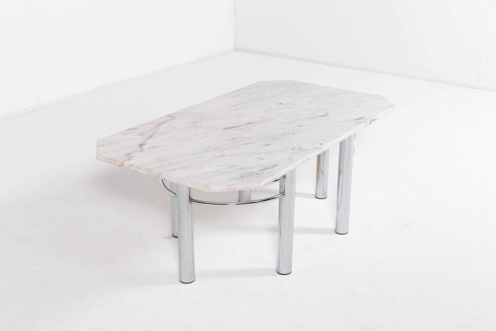 Table basse en marbre au design italien moderne