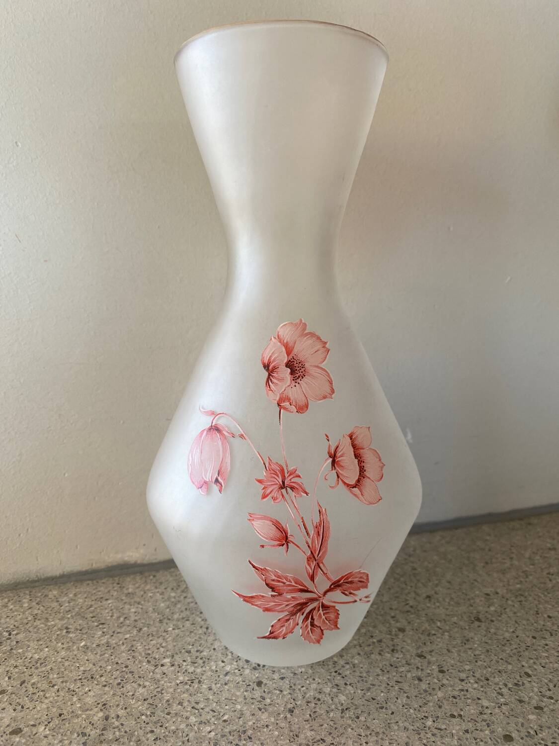 Vase kitsch avec décor floral