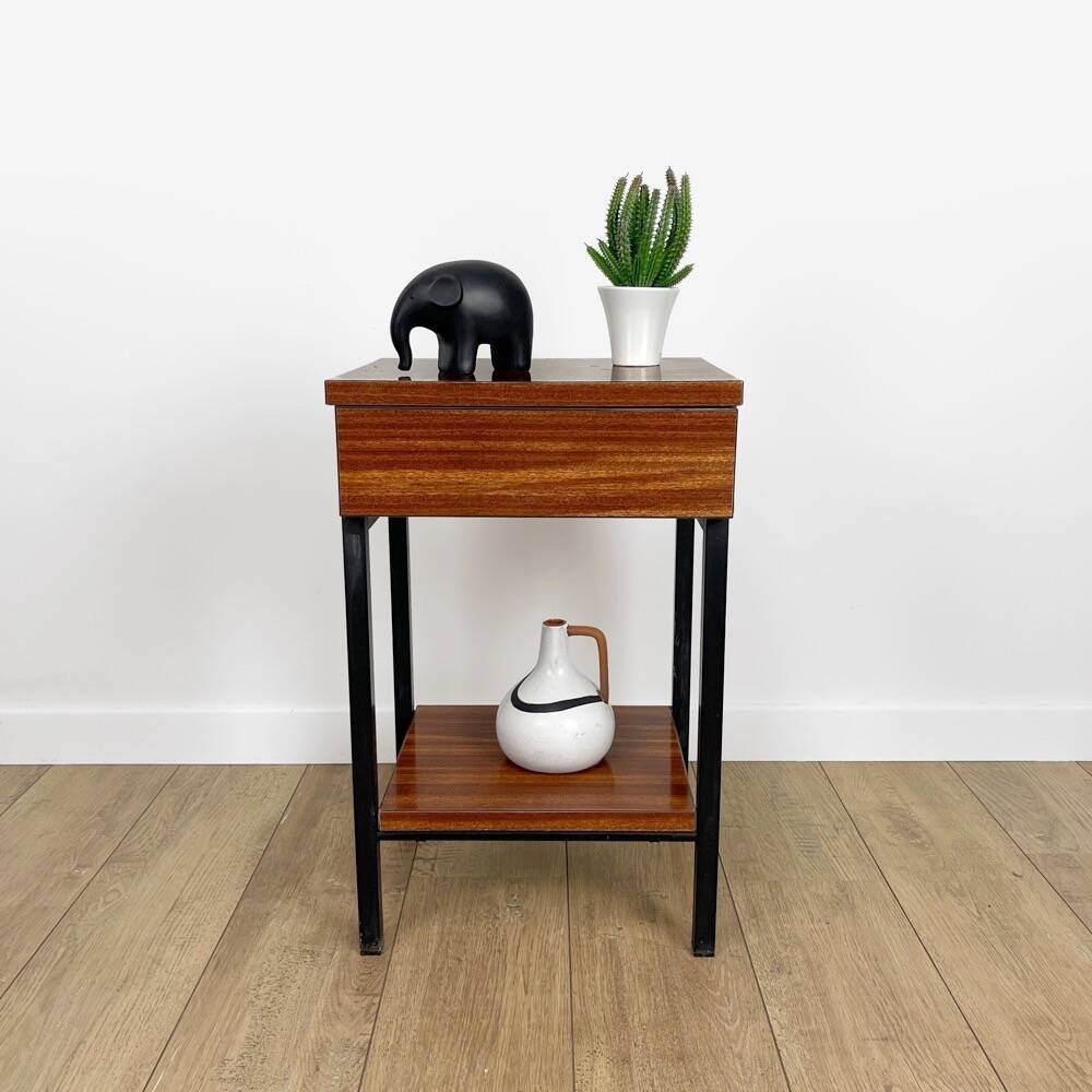 Meuble d'appoint design Formica et métal