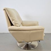 Fauteuil Cece pivotant en cuir de Leolux