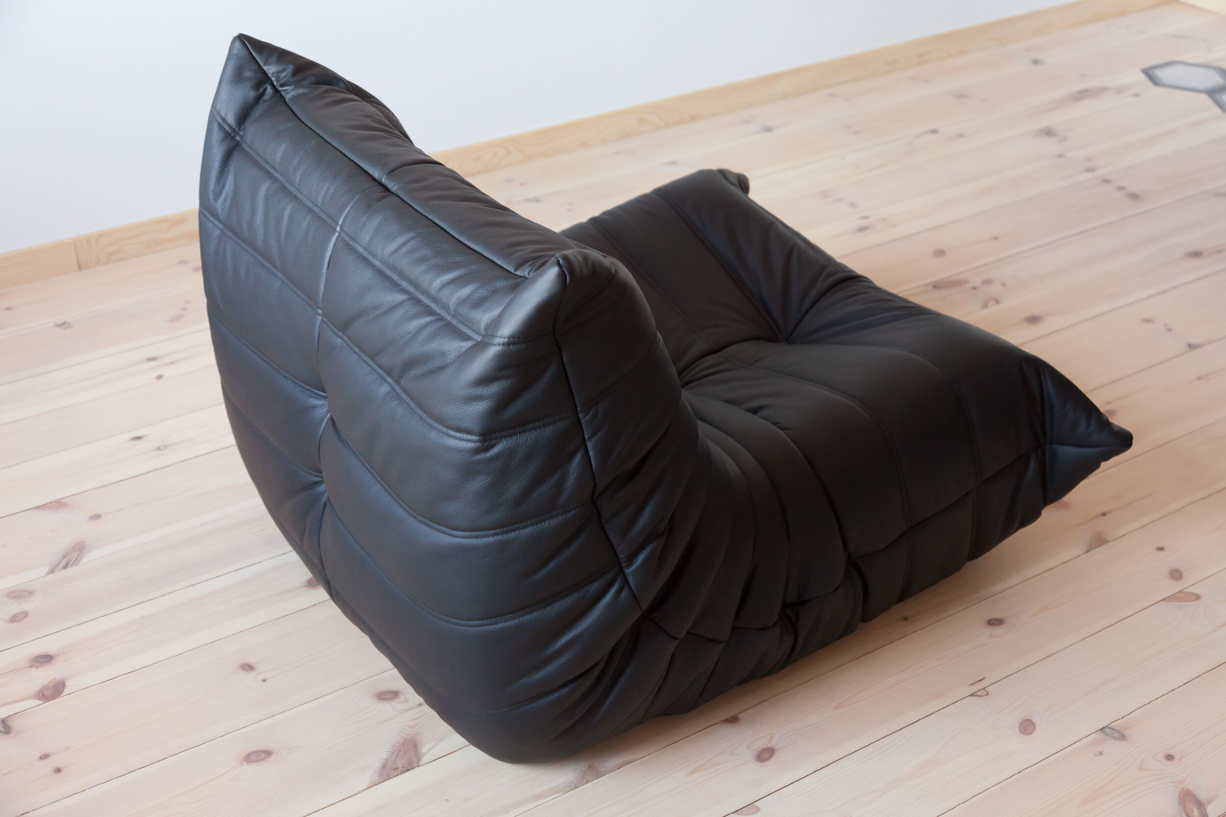 Togo armchair model designed by Michel Ducaroy 1973