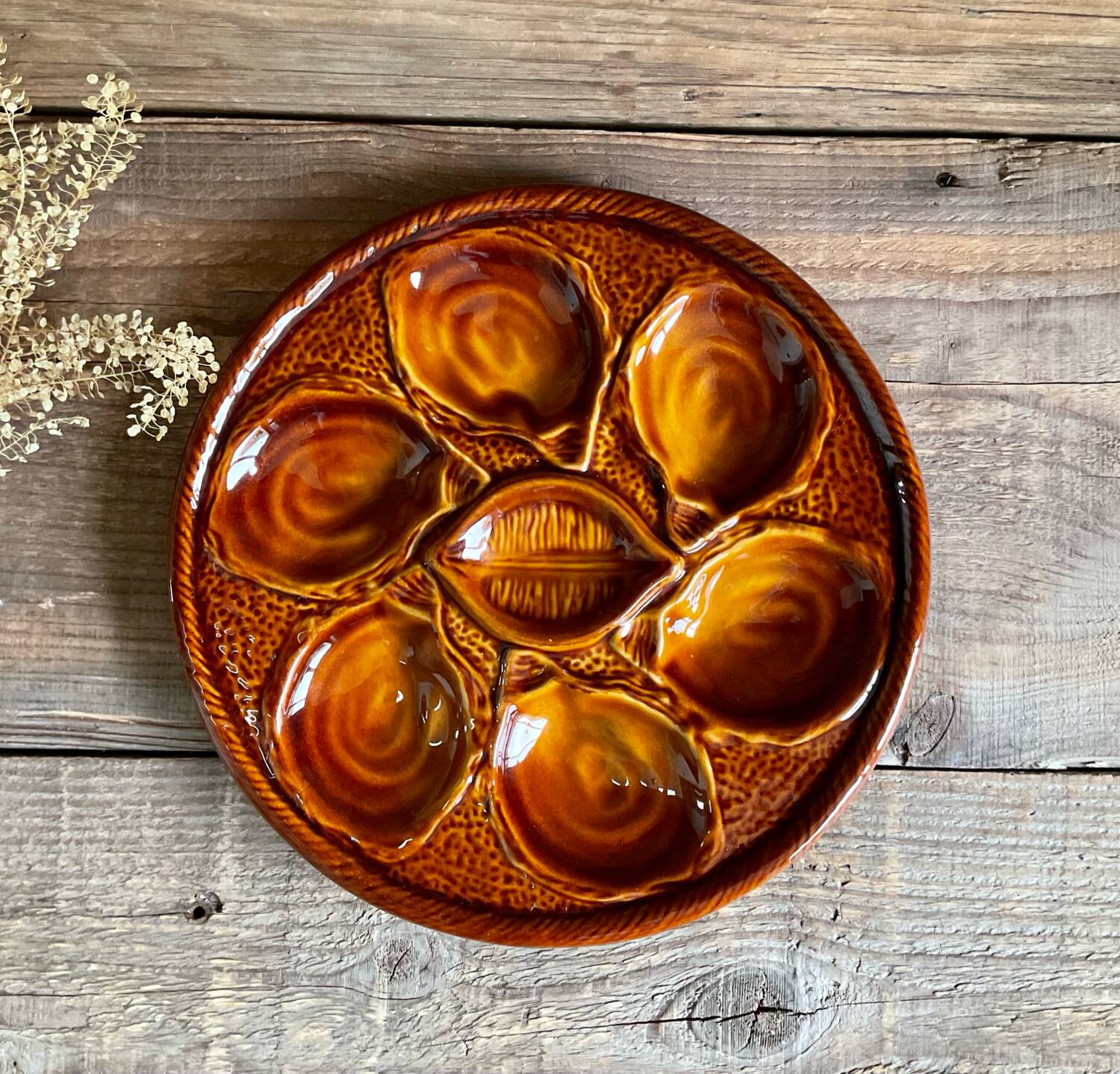 2 St Clément France oyster plates